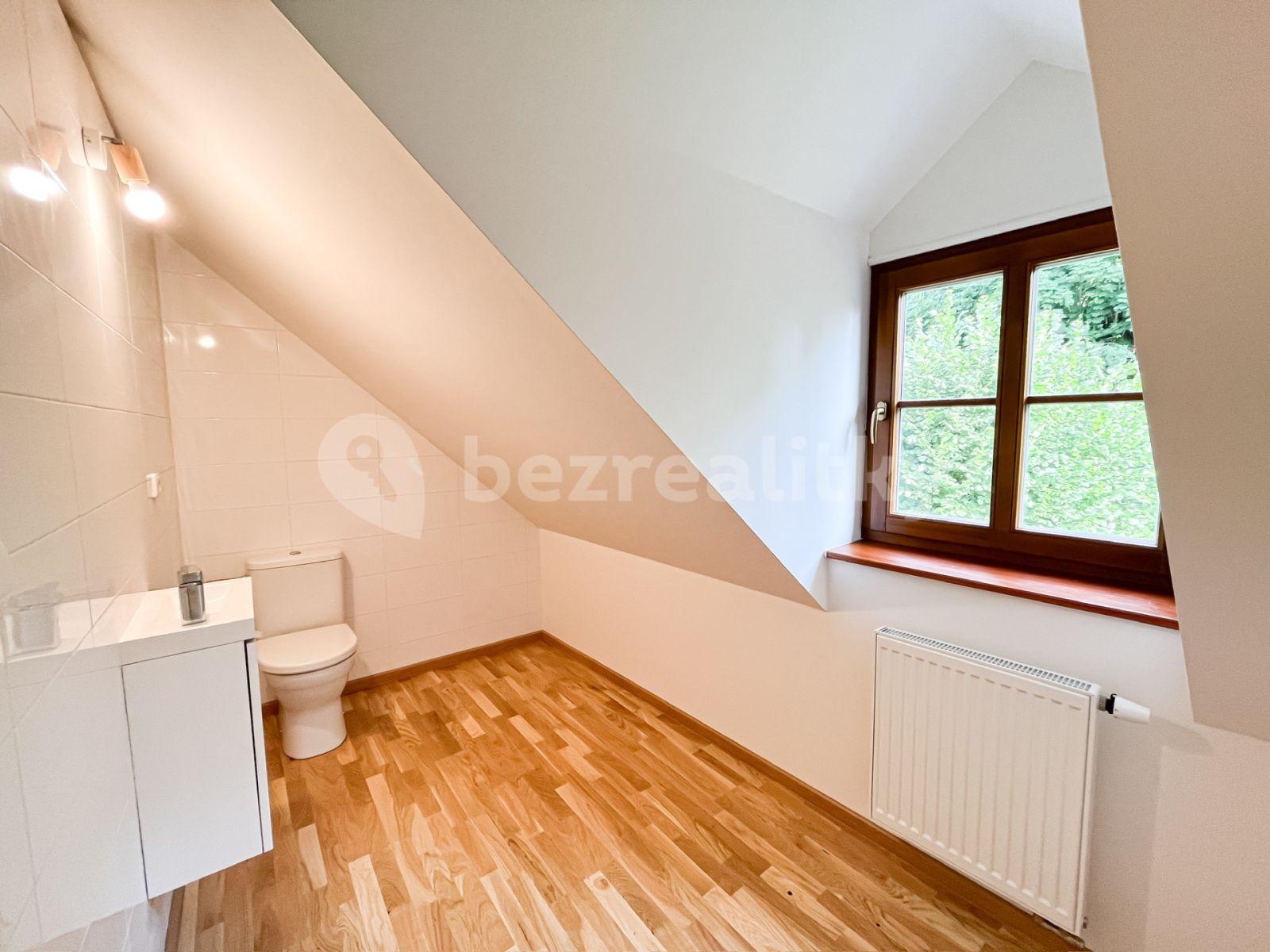 Pronájem bytu 3+kk 86 m², Pod Hradištěm, Týnec nad Sázavou, Středočeský kraj