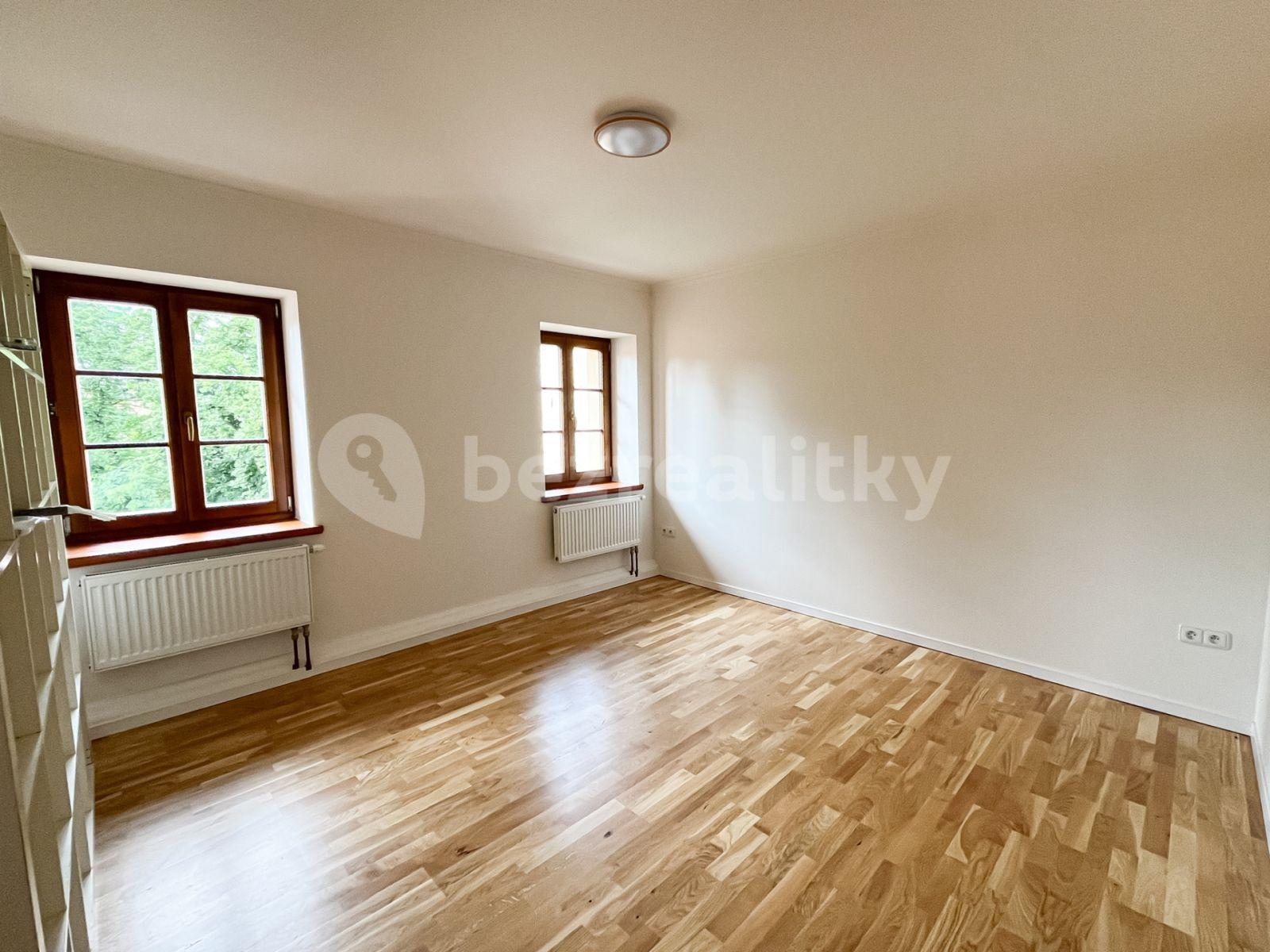 Pronájem bytu 3+kk 86 m², Pod Hradištěm, Týnec nad Sázavou, Středočeský kraj