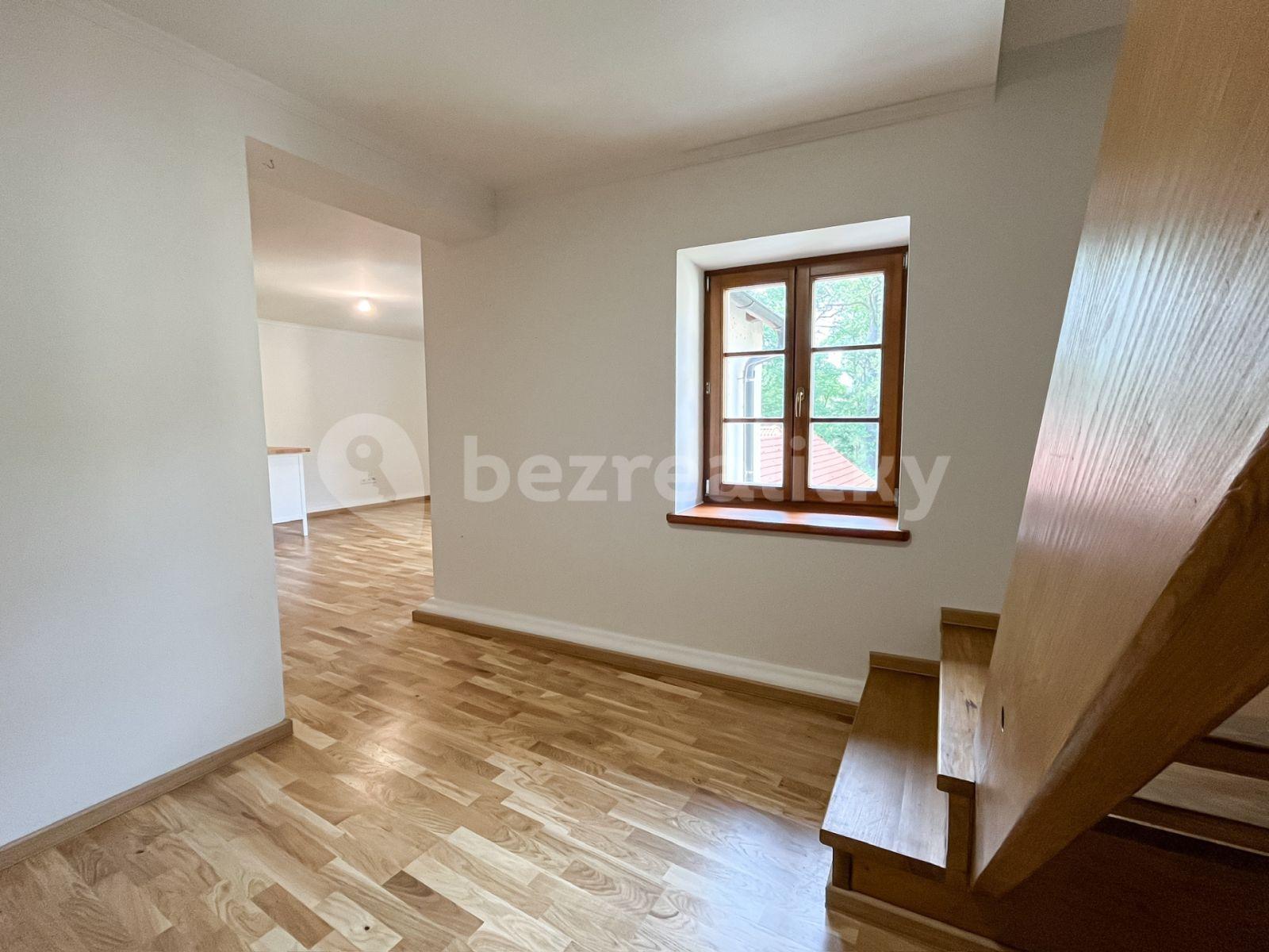 Pronájem bytu 3+kk 86 m², Pod Hradištěm, Týnec nad Sázavou, Středočeský kraj