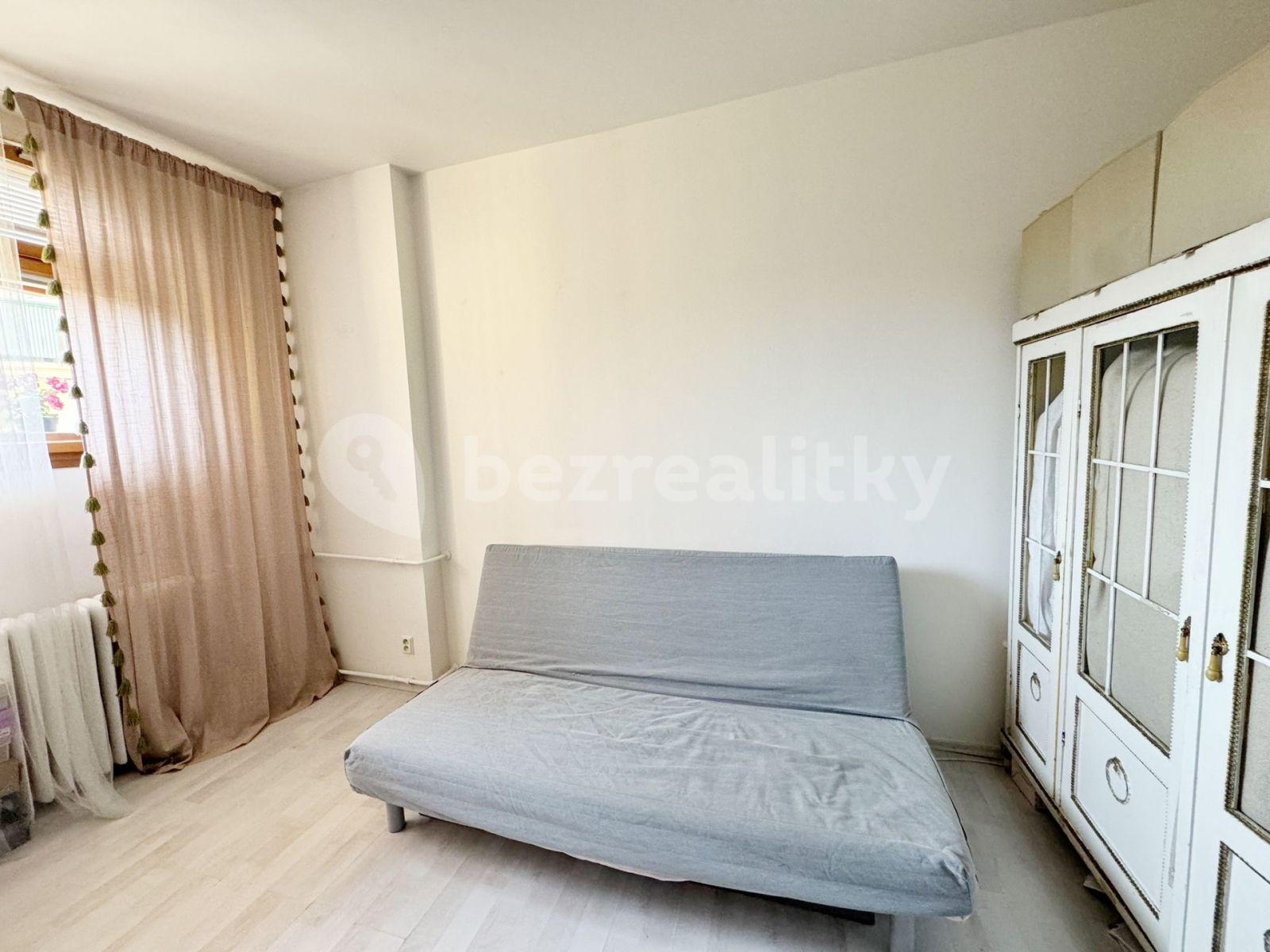 Pronájem bytu 1+kk 26 m², U Vinohradské nemocnice, Praha, Praha