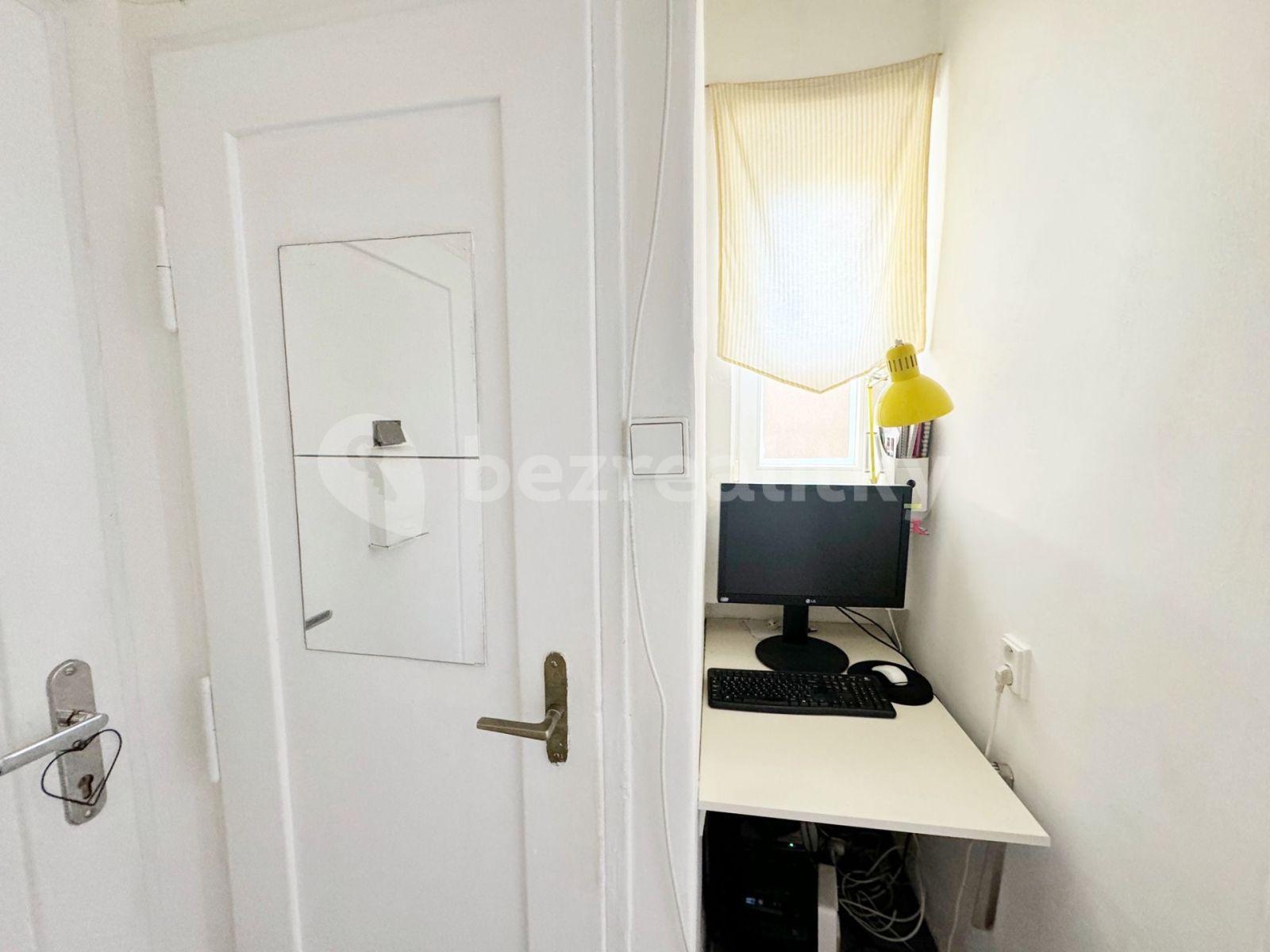 Pronájem bytu 1+kk 26 m², U Vinohradské nemocnice, Praha, Praha