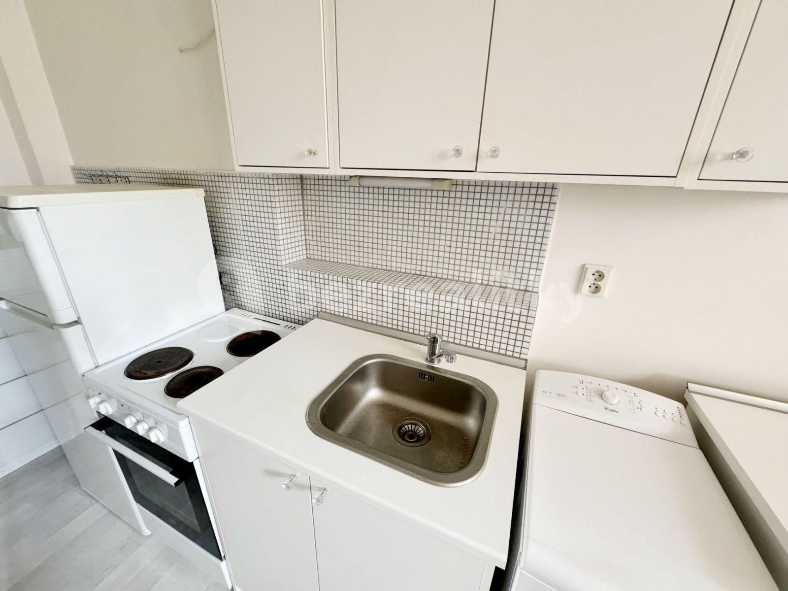 Pronájem bytu 1+kk 26 m², U Vinohradské nemocnice, Praha, Praha