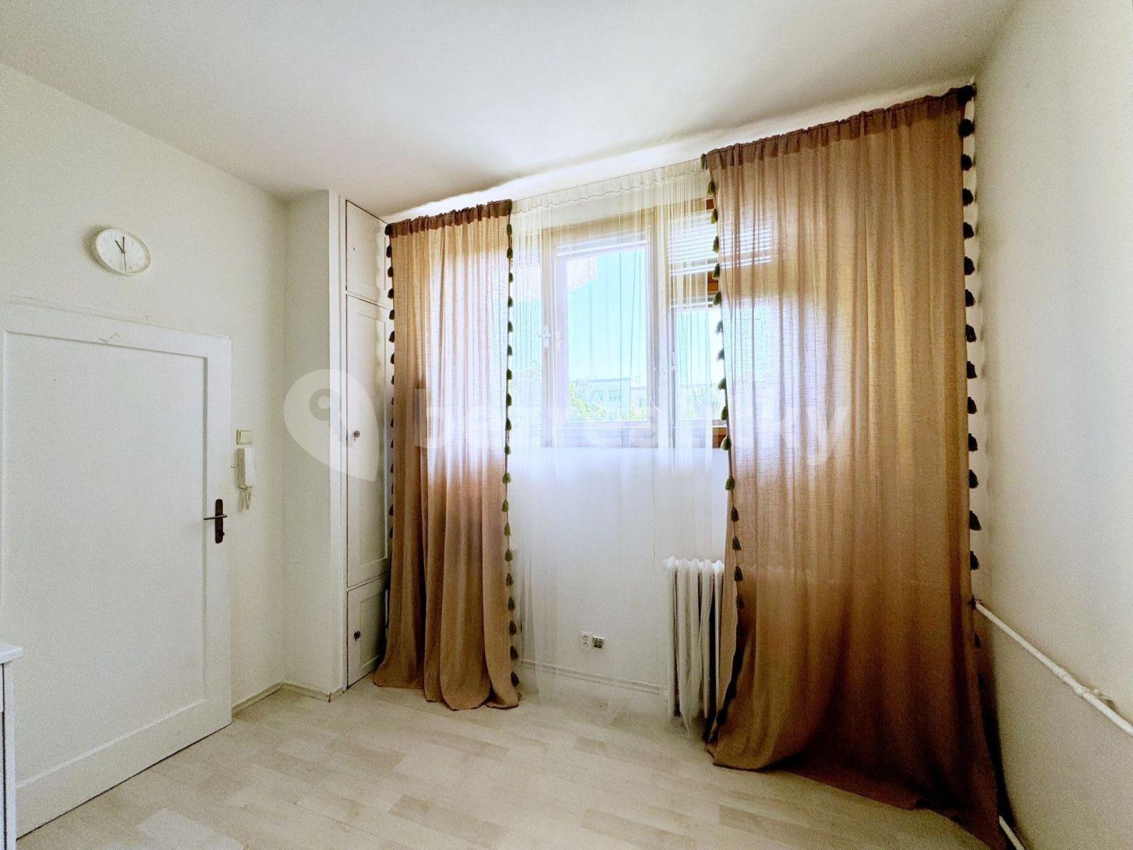 Pronájem bytu 1+kk 26 m², U Vinohradské nemocnice, Praha, Praha