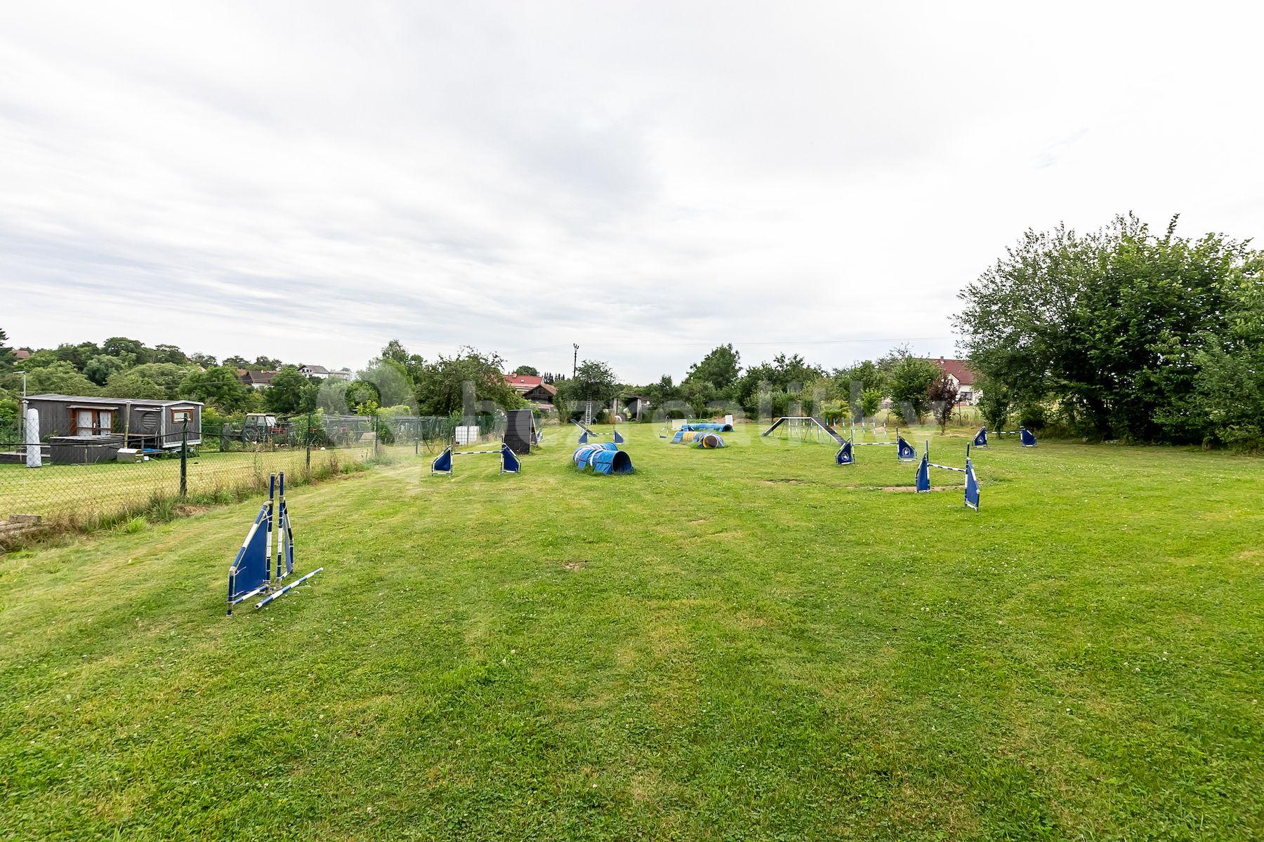 Prodej pozemku 1.800 m², Podveky, Podveky, Středočeský kraj