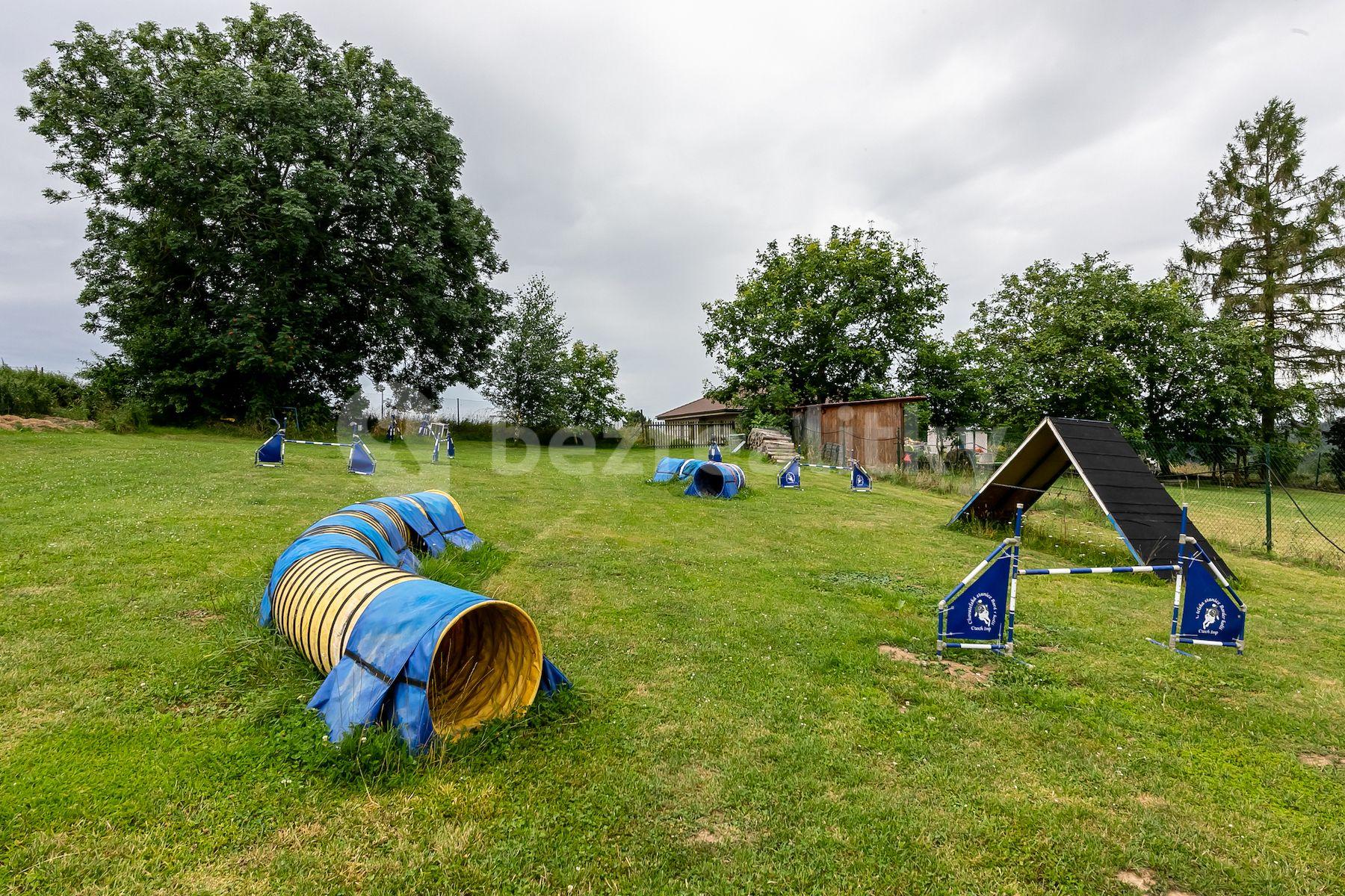 Prodej pozemku 1.800 m², Podveky, Podveky, Středočeský kraj