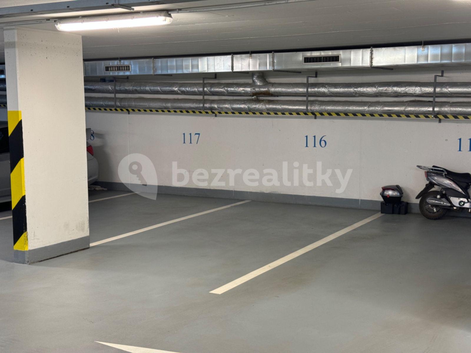 Prodej garáže 27 m², náměstí Přátelství, Praha, Praha