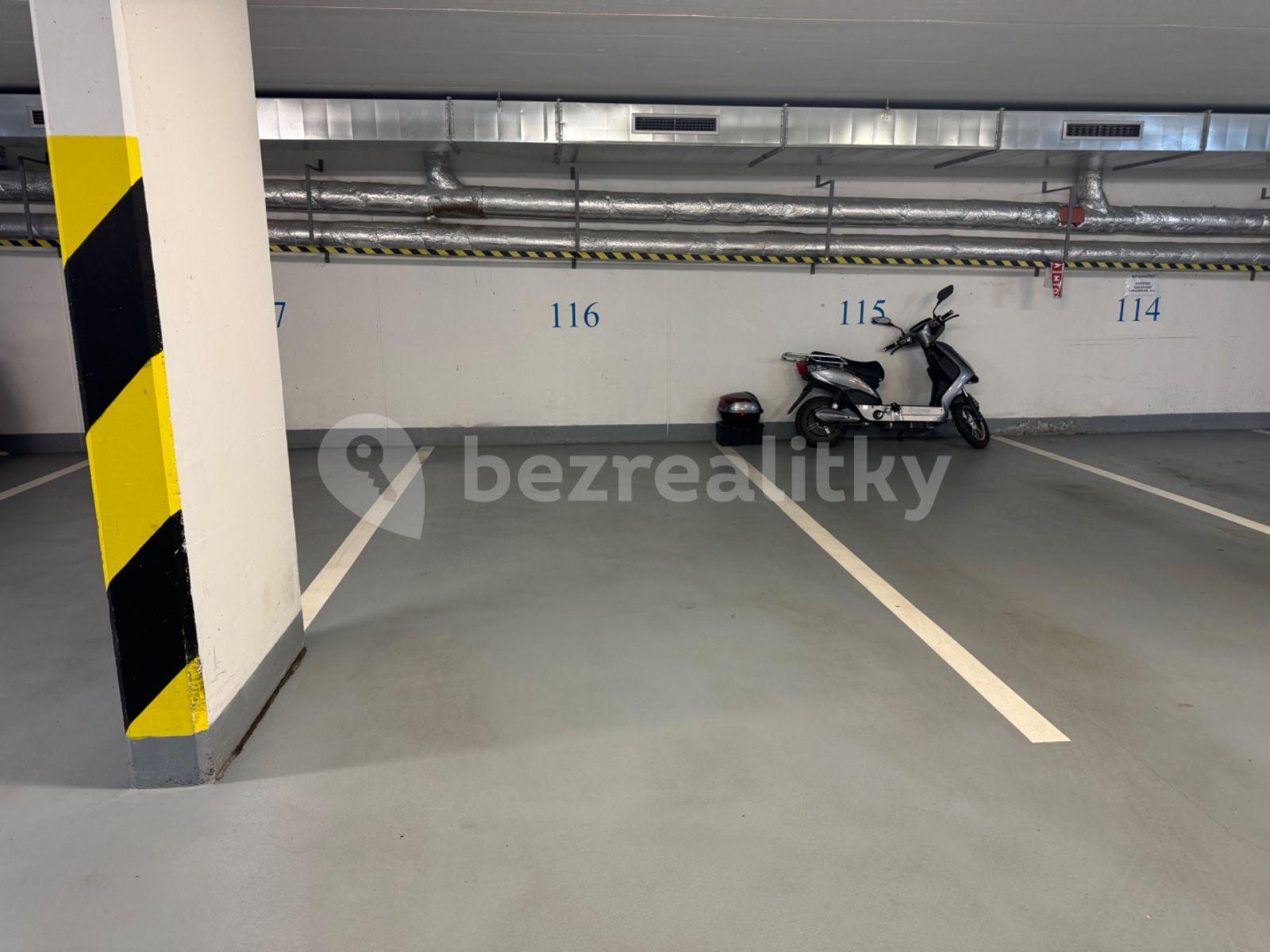 Prodej garáže 27 m², náměstí Přátelství, Praha, Praha