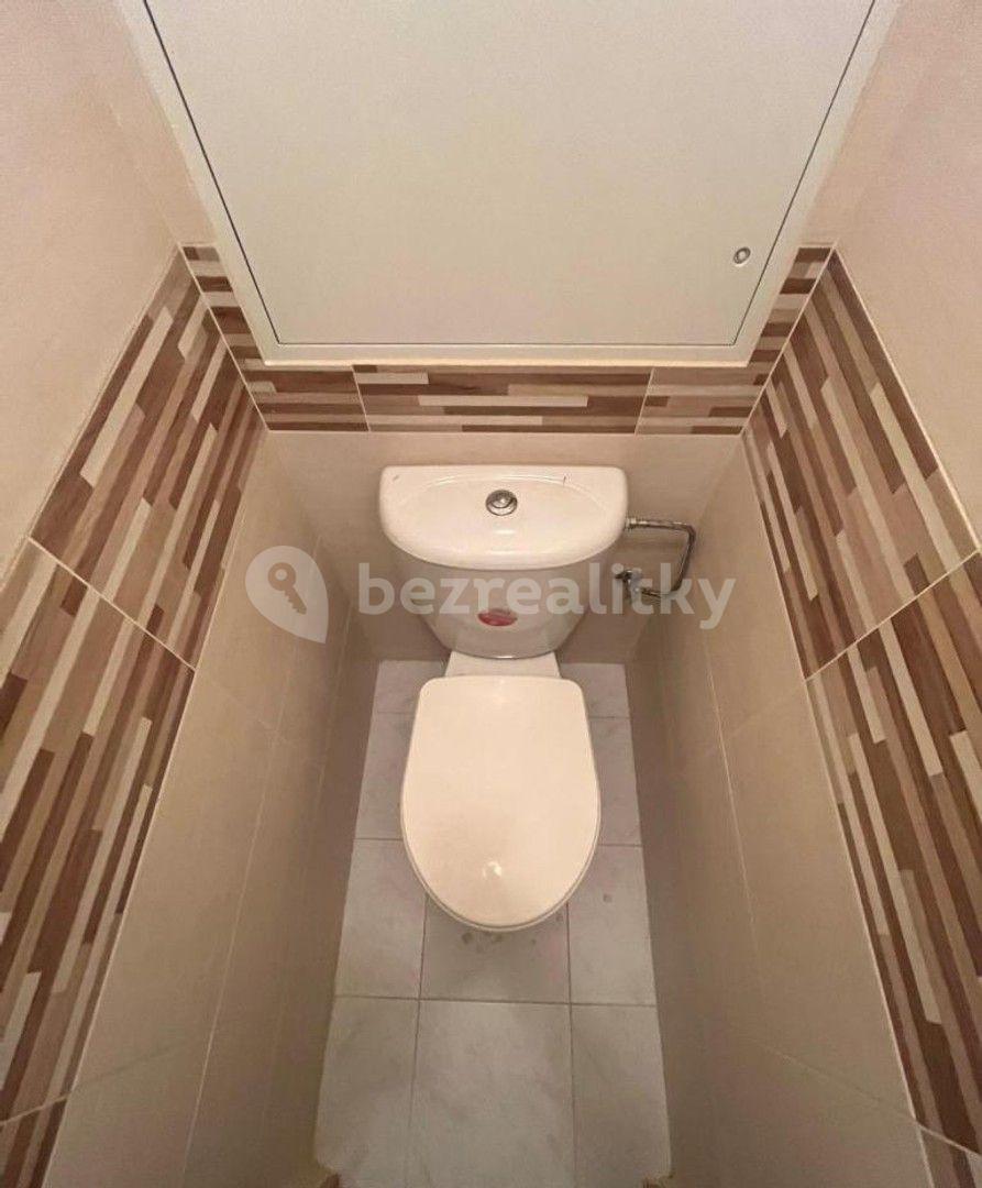 Pronájem bytu 3+1 74 m², Brožíkova, Pardubice, Pardubický kraj