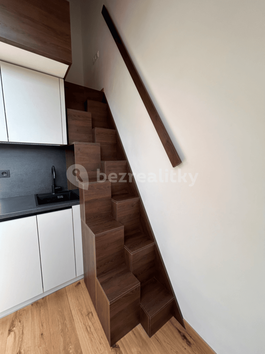 Prodej bytu 1+kk 28 m², Studentská, Praha, Praha