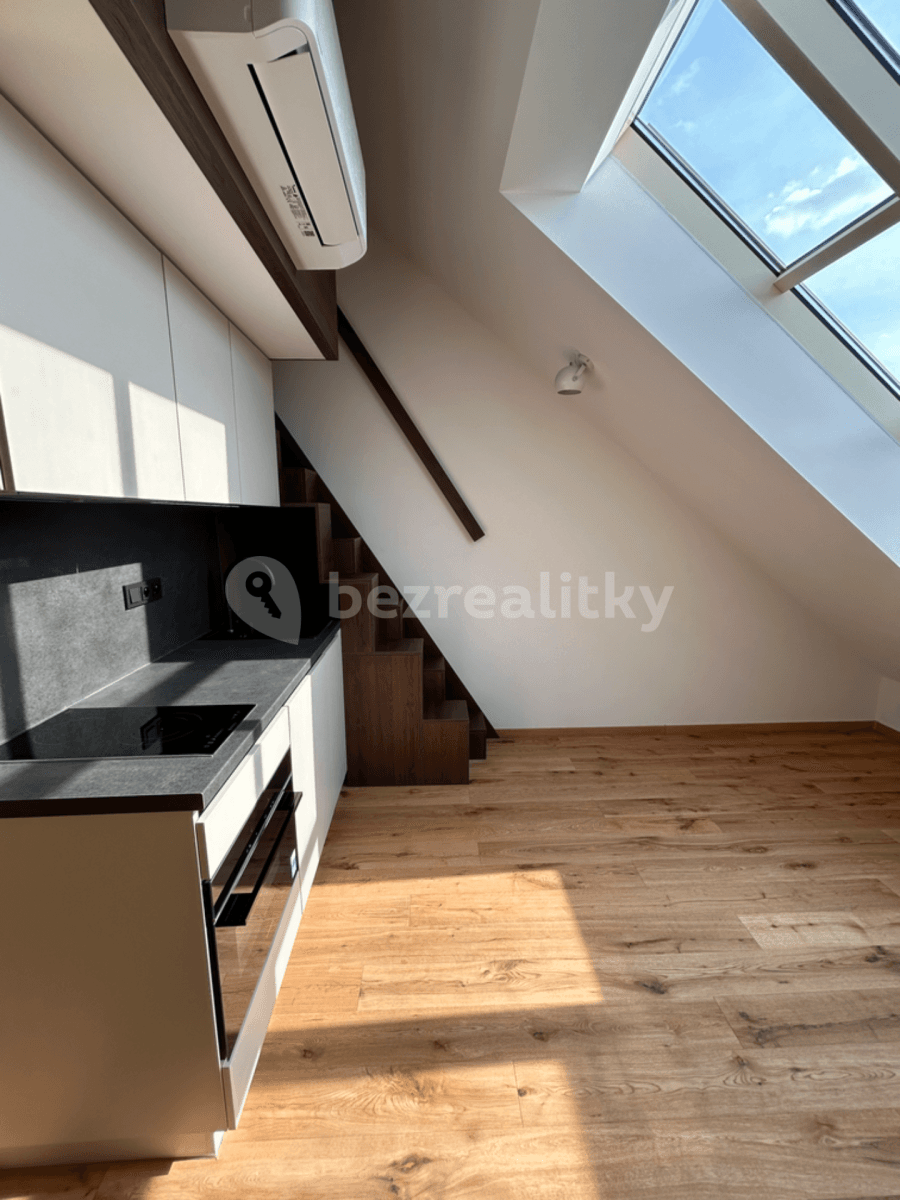 Prodej bytu 1+kk 28 m², Studentská, Praha, Praha