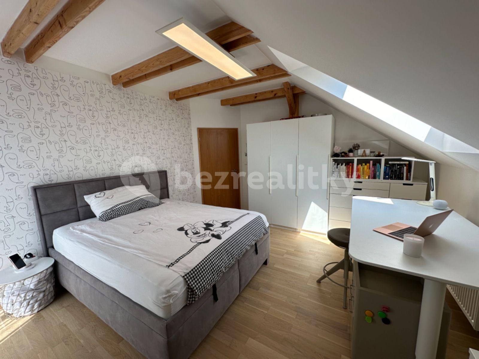 Prodej domu 210 m², pozemek 802 m², Kutnauerova, Hostivice, Středočeský kraj