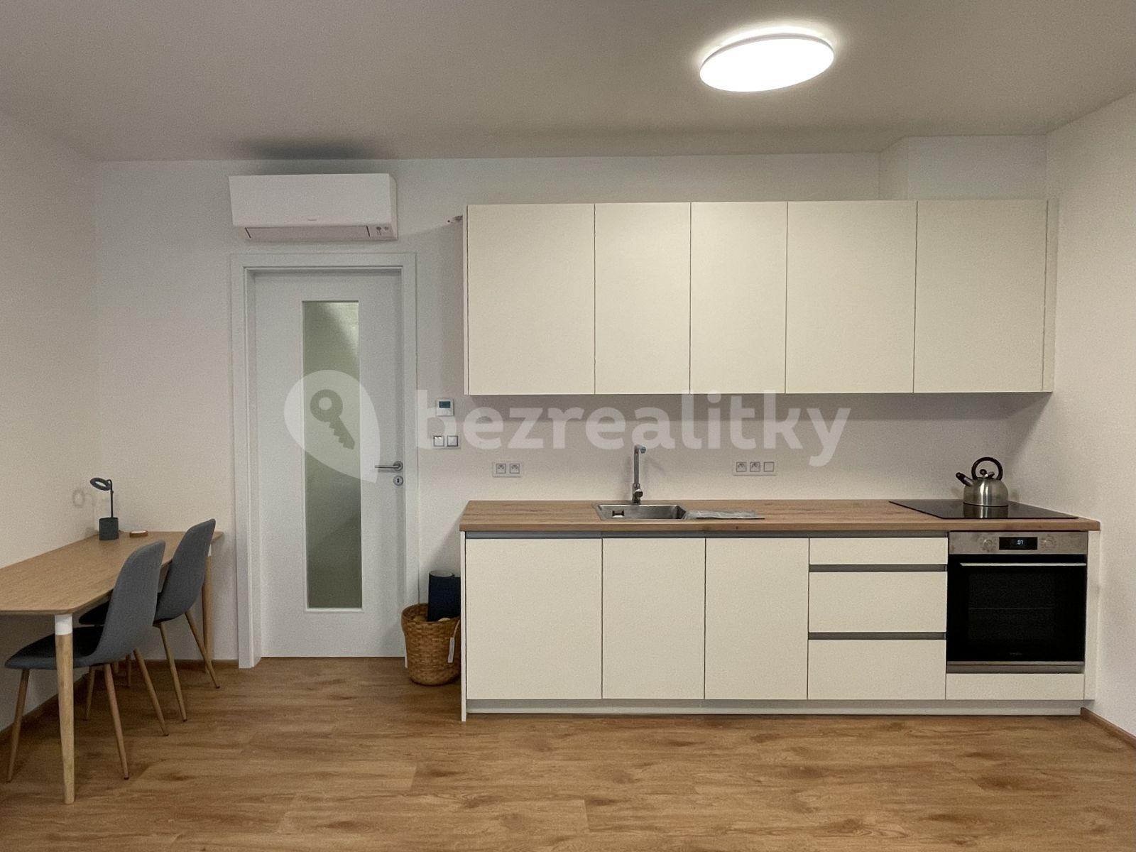 Pronájem bytu 1+kk 33 m², Lučištníků, Praha, Praha