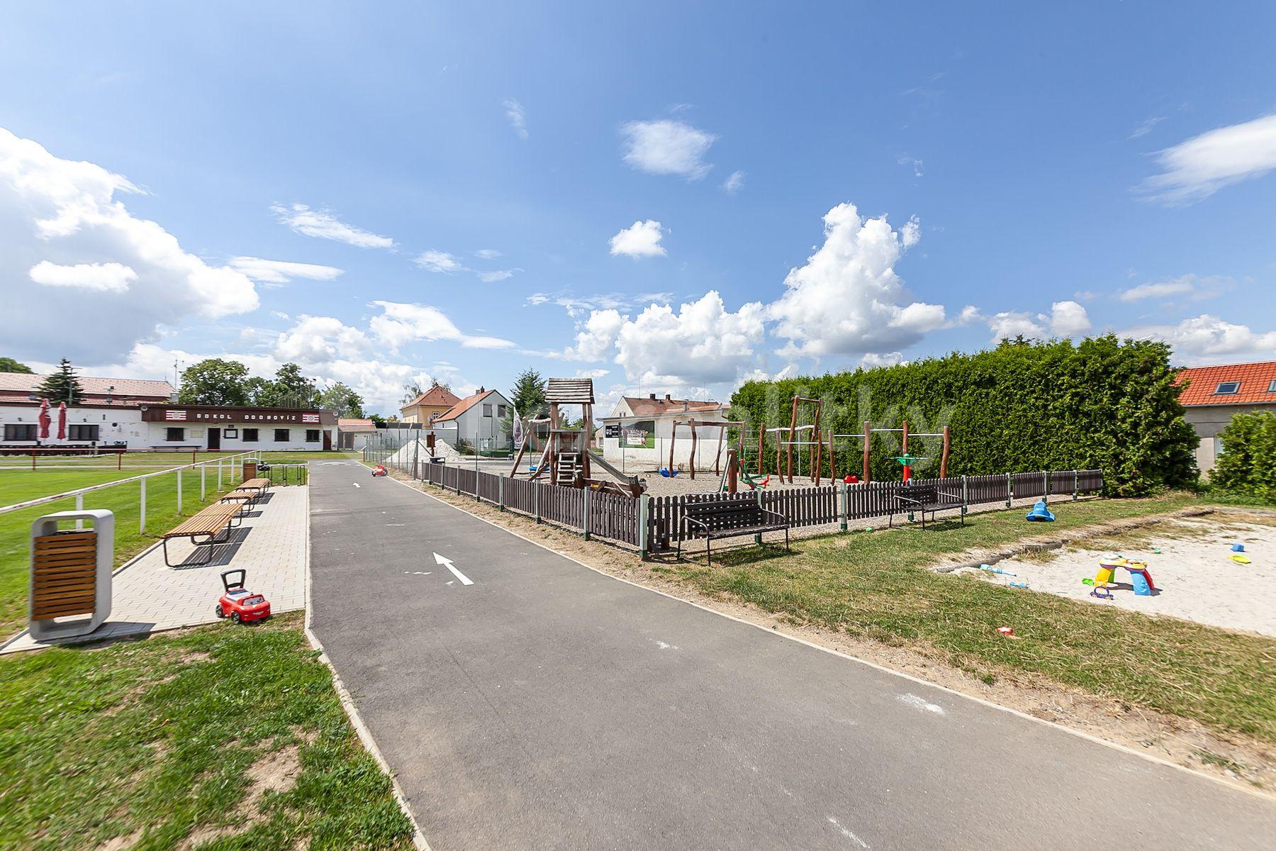 Prodej pozemku 701 m², Dobrovíz, Dobrovíz, Středočeský kraj