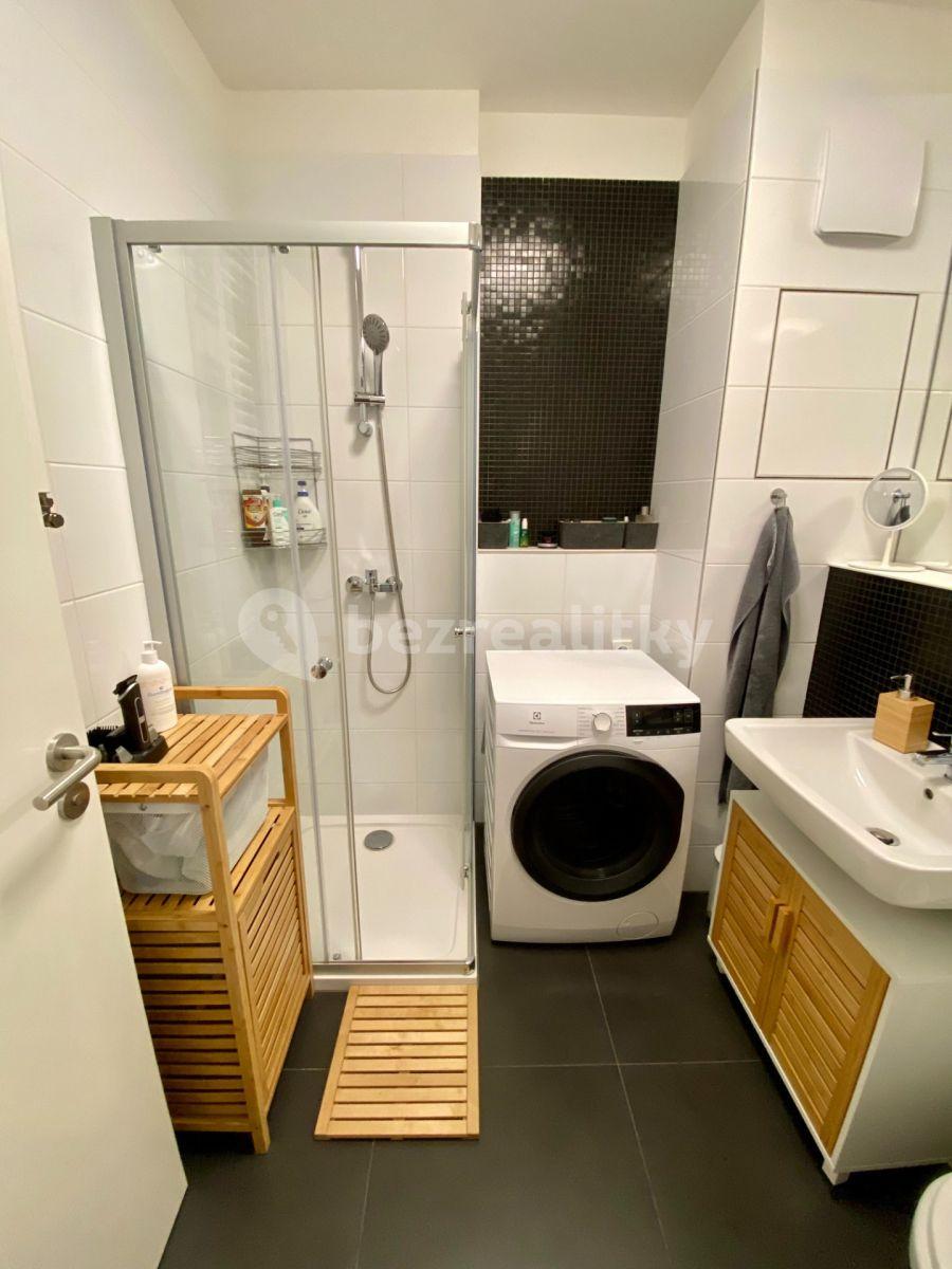 Prodej bytu 1+kk 27 m², Novovysočanská, Praha, Praha