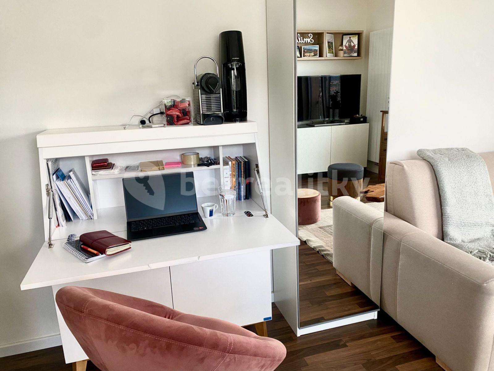 Prodej bytu 1+kk 27 m², Novovysočanská, Praha, Praha