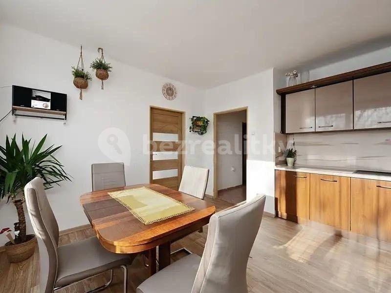 Prodej bytu 4+1 90 m², Na Pankráci, Mšené-lázně, Ústecký kraj