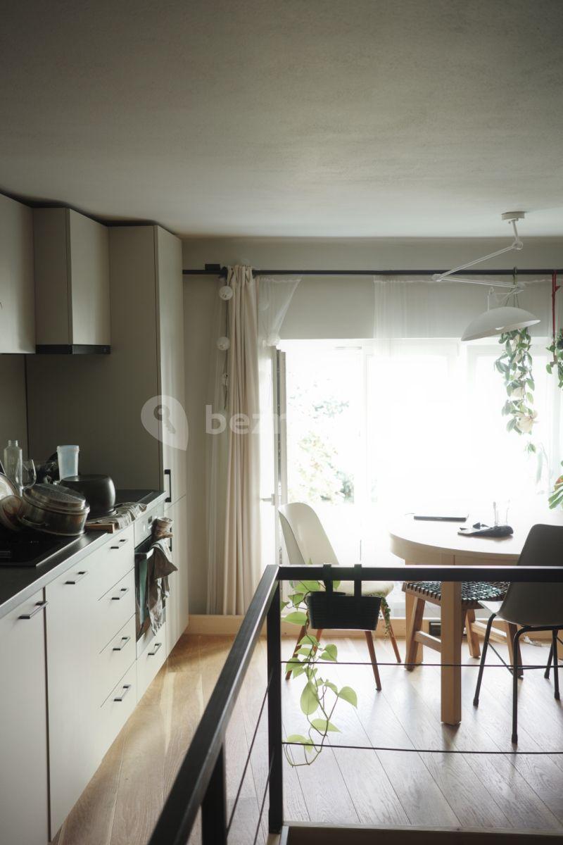 Pronájem bytu 1+kk 52 m², Přípotoční, Praha, Praha