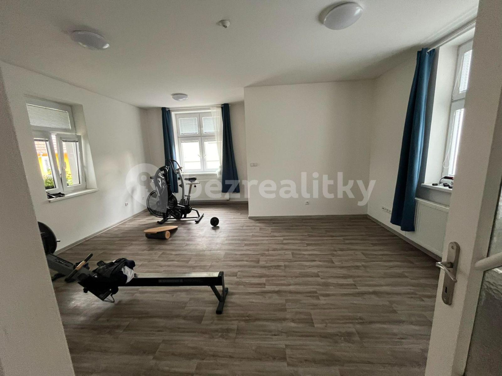 Pronájem bytu 2+kk 56 m², Petra Bezruče, Hoštka, Ústecký kraj