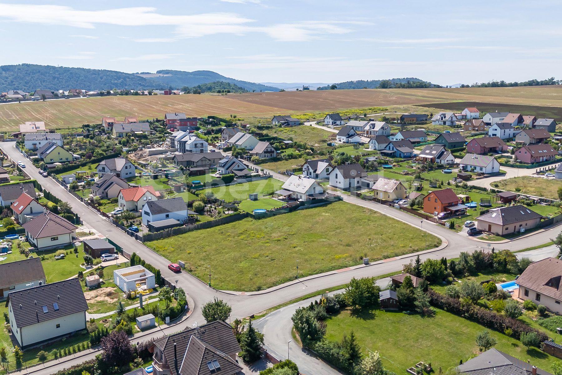 Prodej pozemku 1.872 m², Trubín, Trubín, Středočeský kraj