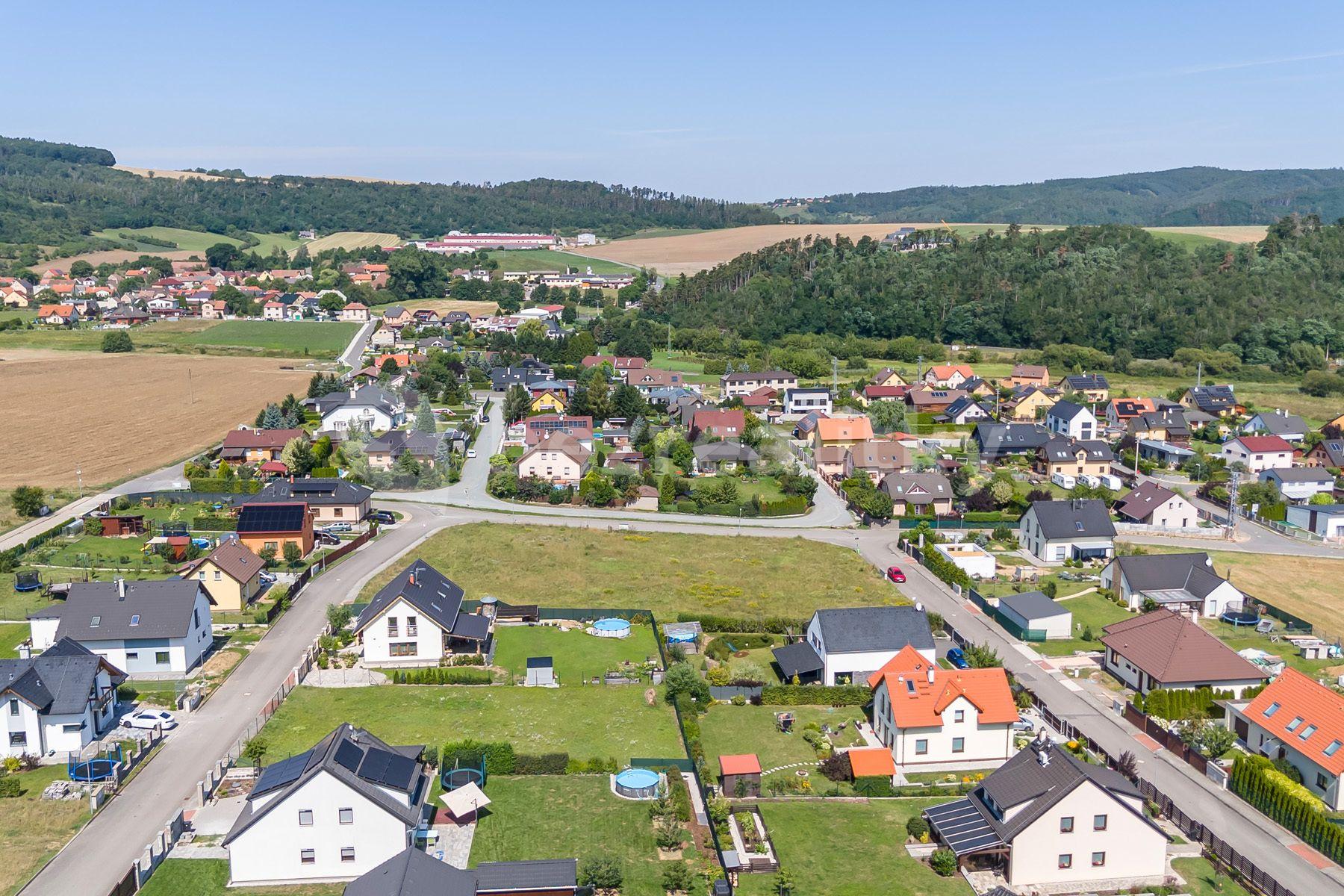 Prodej pozemku 1.872 m², Trubín, Trubín, Středočeský kraj