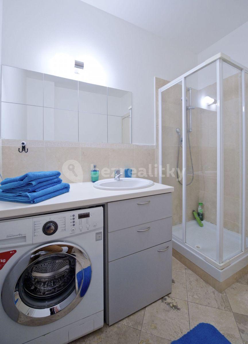 Pronájem bytu 2+kk 38 m², Legerova, Praha, Praha