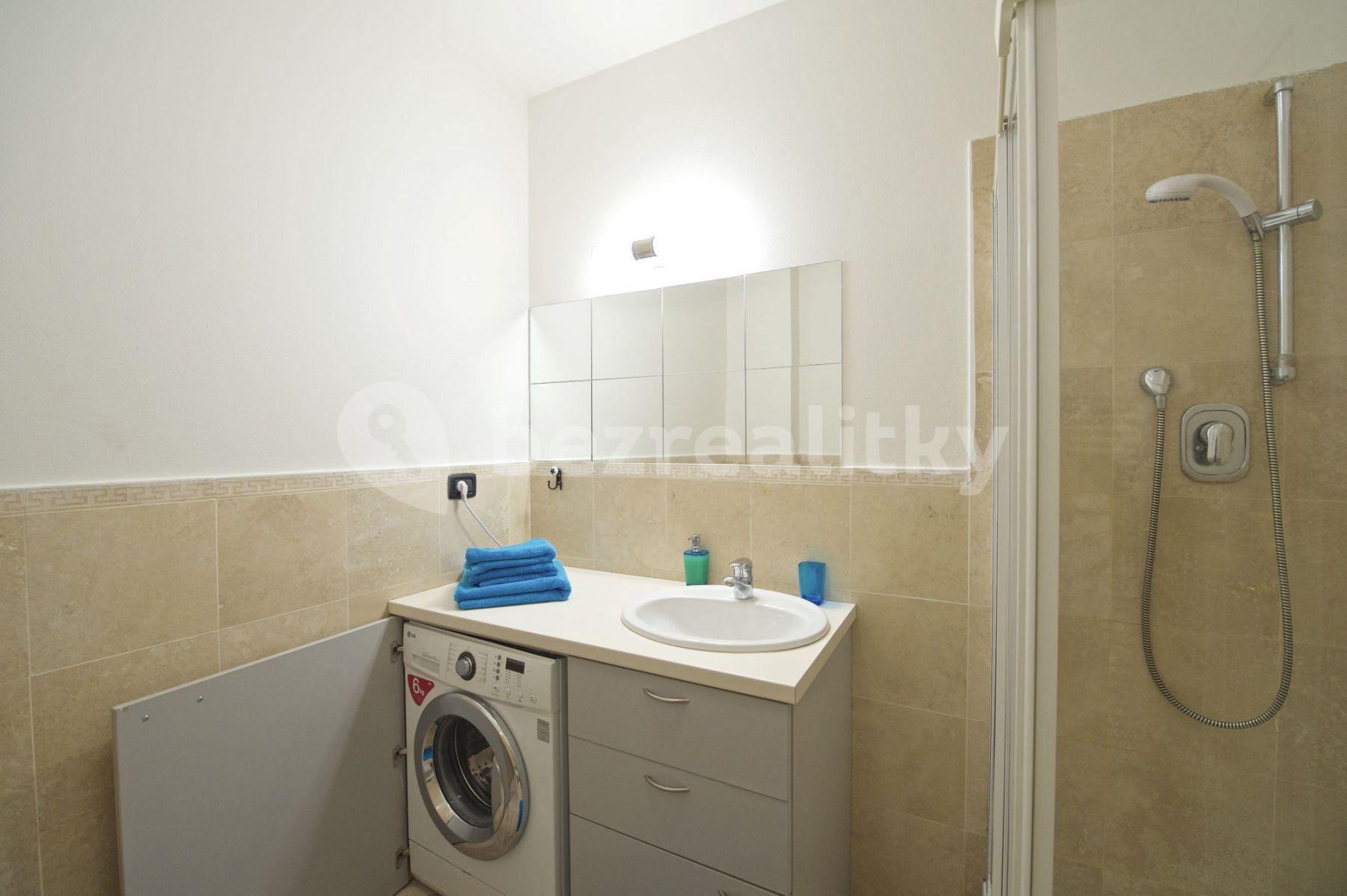 Pronájem bytu 2+kk 38 m², Legerova, Praha, Praha