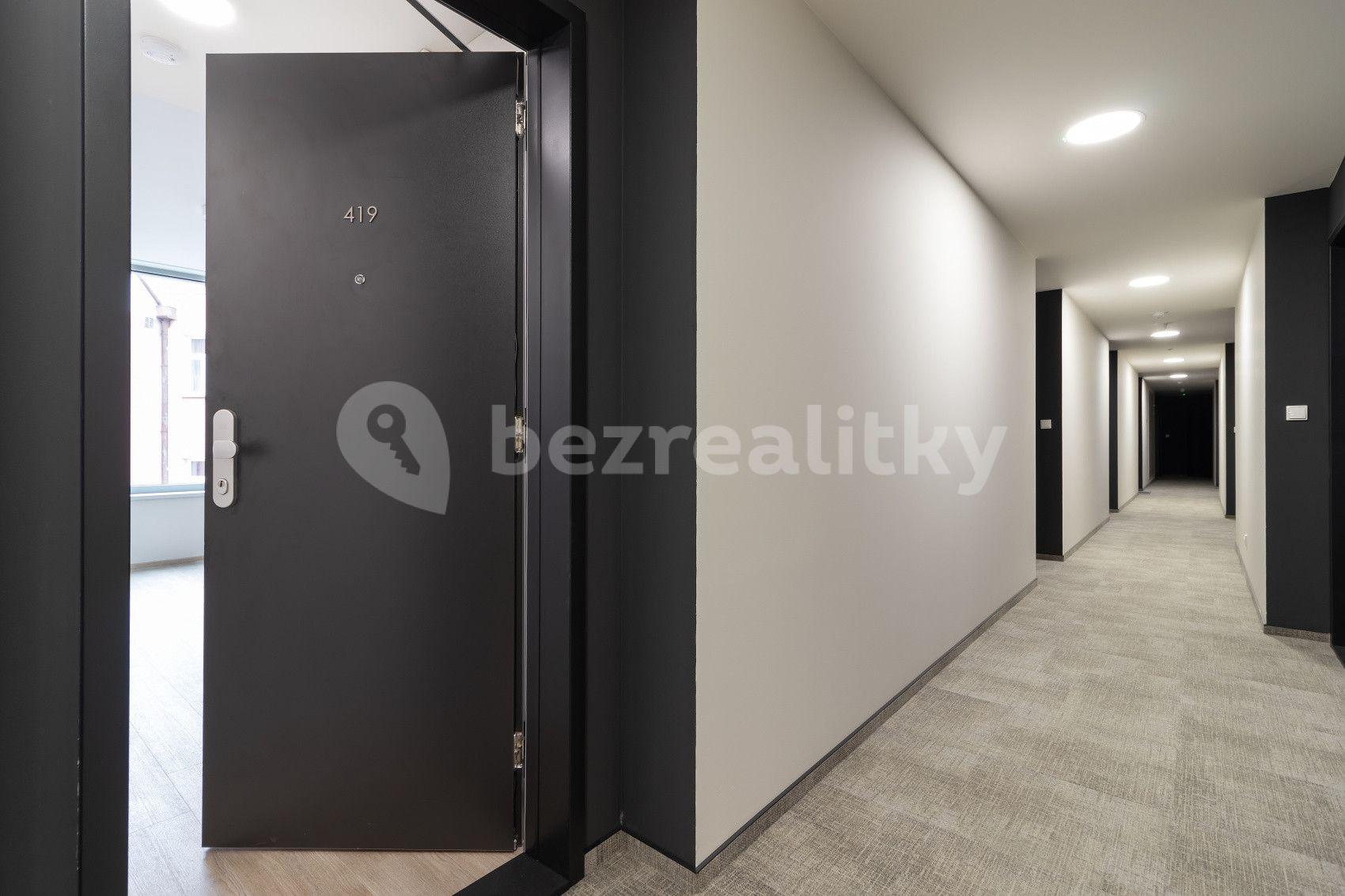 Pronájem bytu 1+kk 20 m², Plzeňská, Praha, Praha