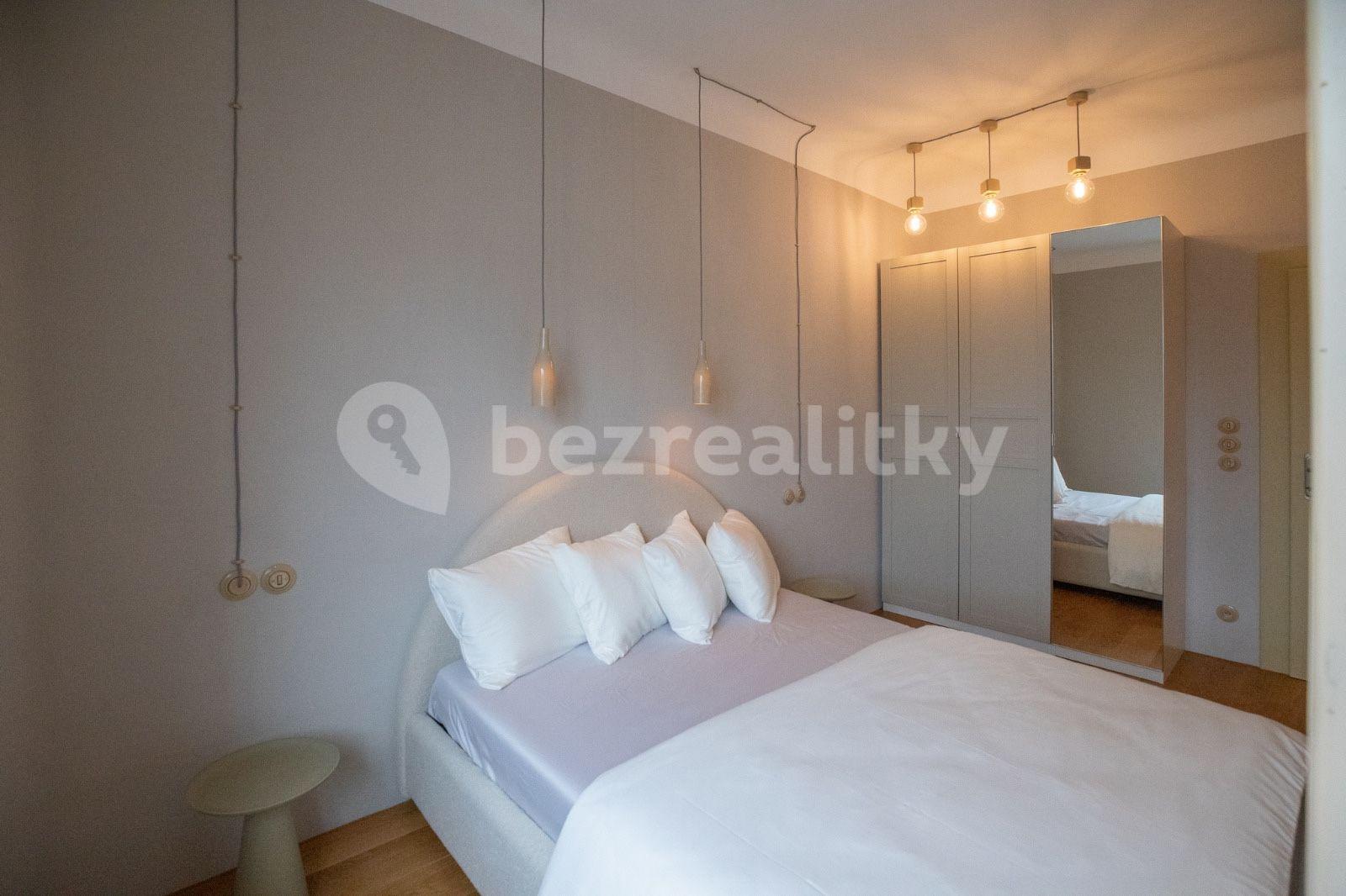 Pronájem bytu 2+1 53 m², Sokolovská, Praha, Praha