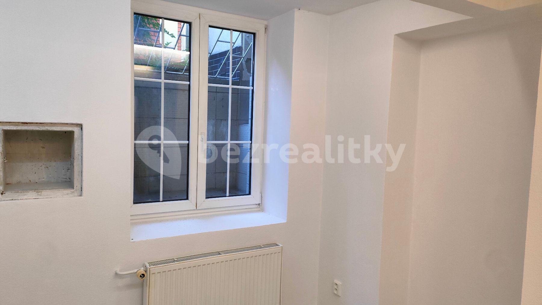 Pronájem nebytového prostoru 160 m², Velvarská, Praha, Praha