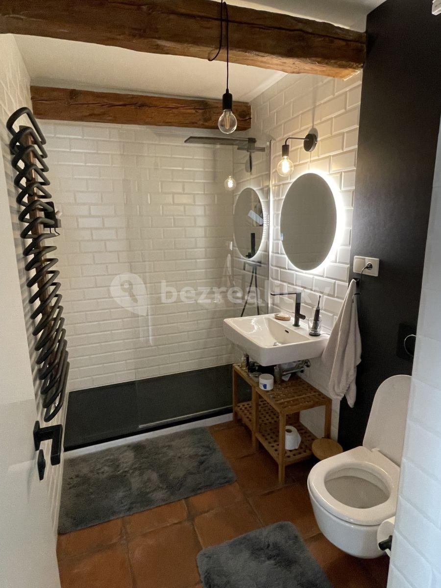 Pronájem bytu 3+1 77 m², Prvního pluku, Praha, Praha