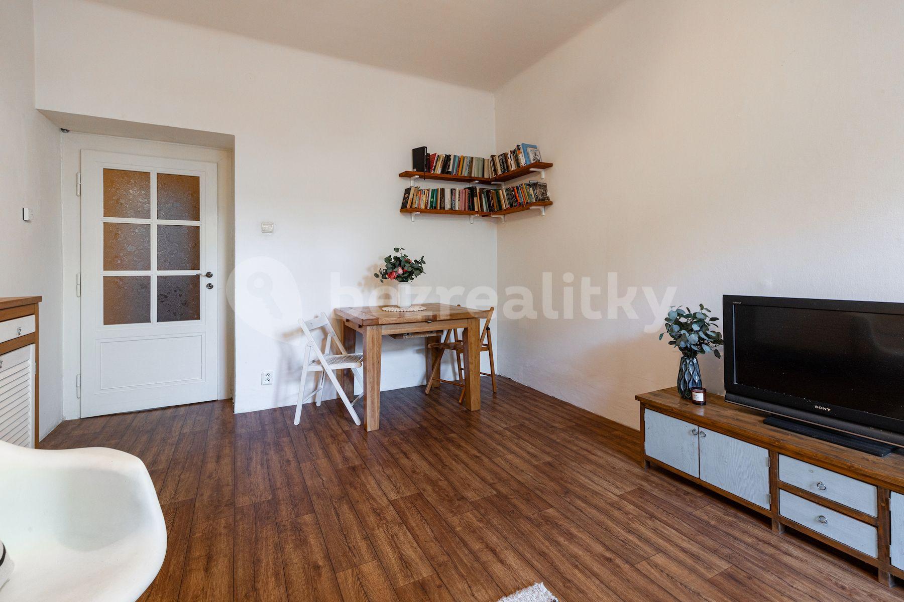 Prodej bytu 2+1 53 m², Komunardů, Praha, Praha