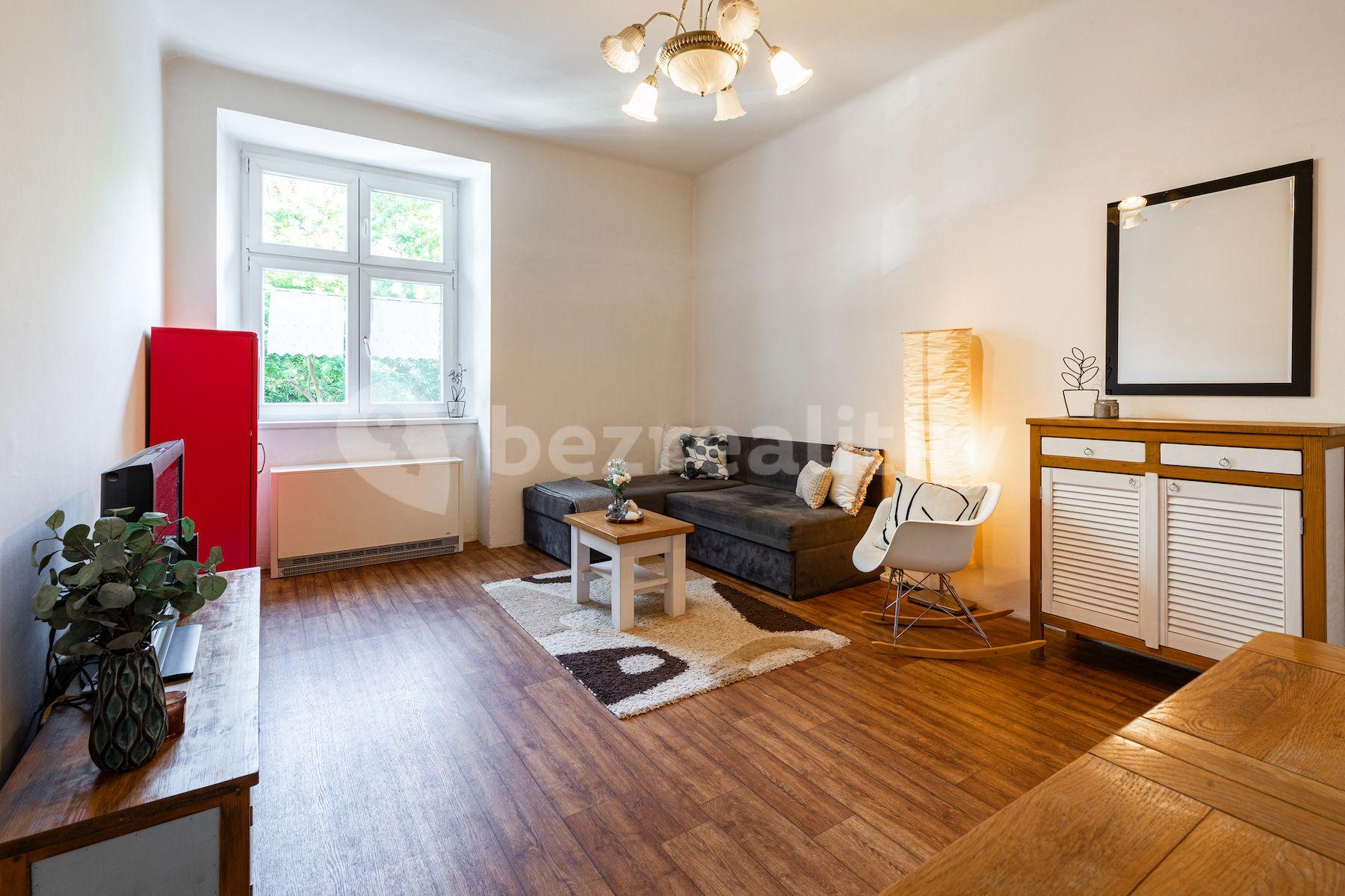 Prodej bytu 2+1 53 m², Komunardů, Praha, Praha