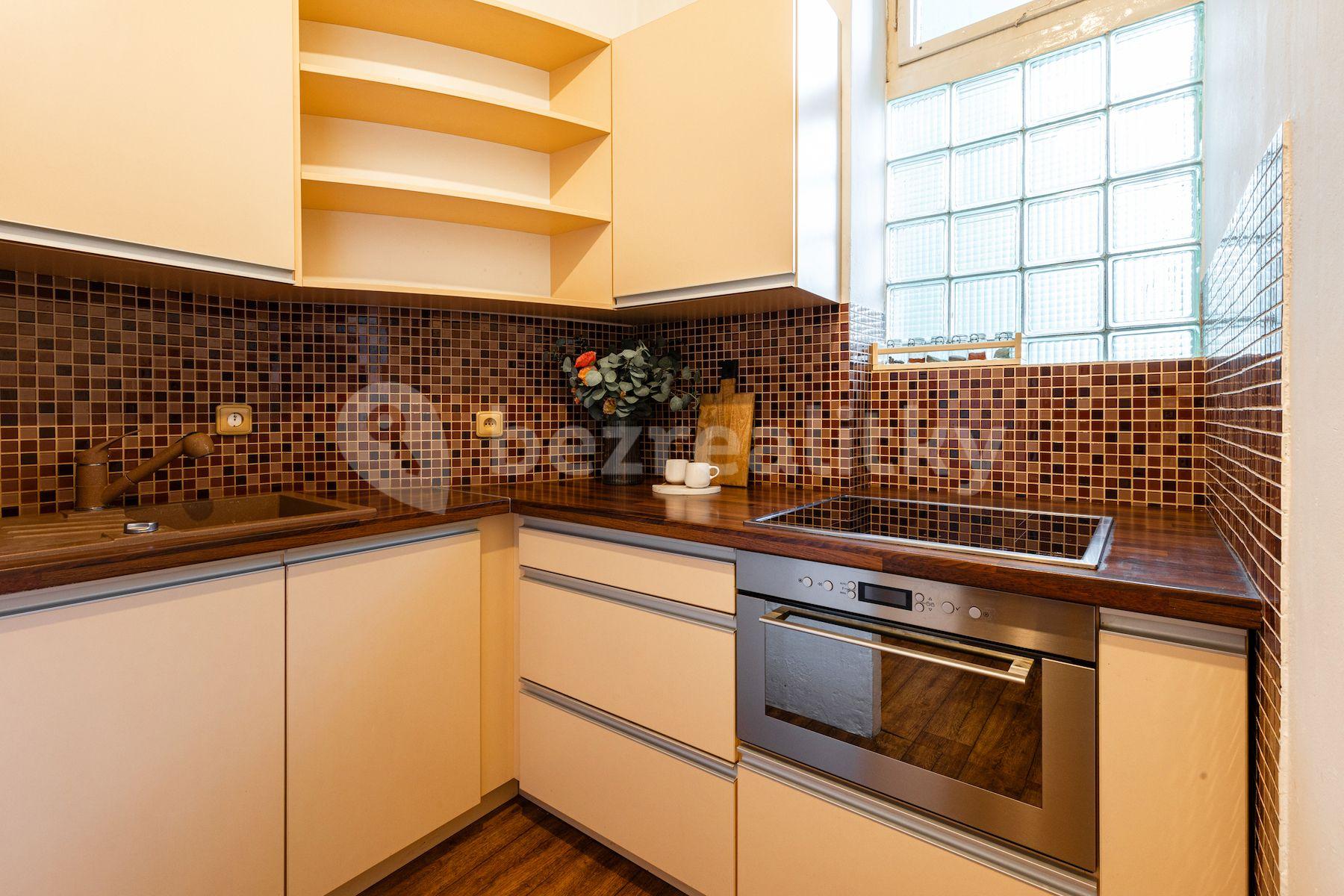 Prodej bytu 2+1 53 m², Komunardů, Praha, Praha