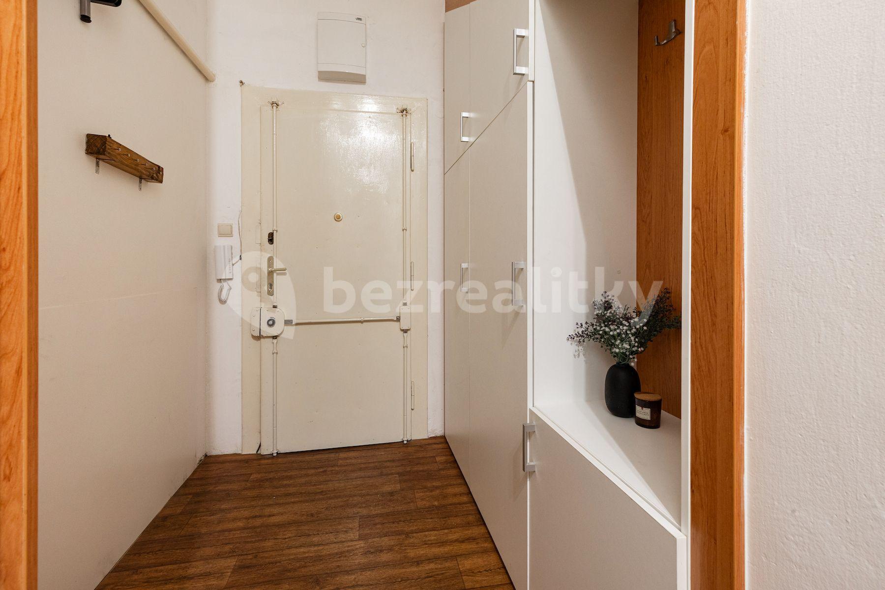 Prodej bytu 2+1 53 m², Komunardů, Praha, Praha