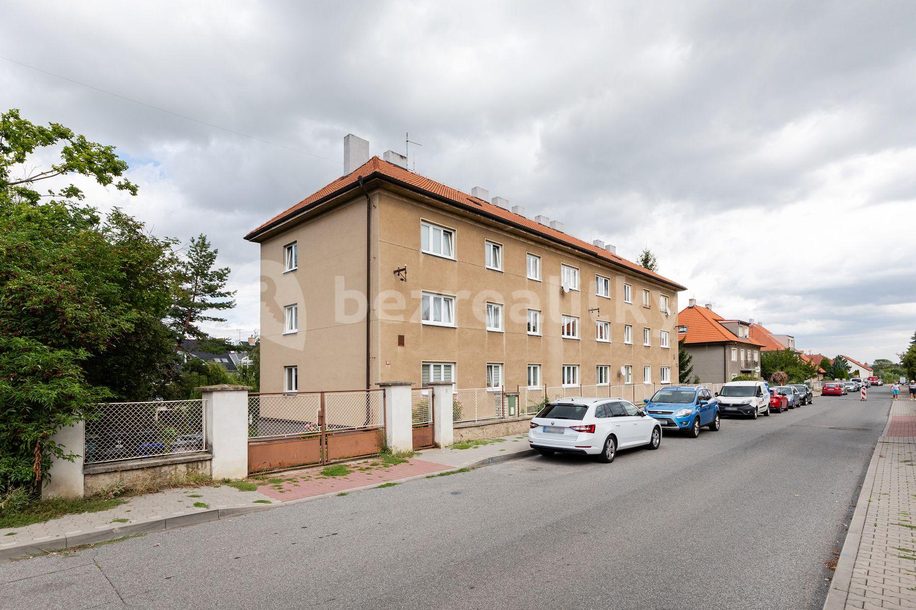 Prodej bytu 3+1 67 m², Školská, Hostivice, Středočeský kraj