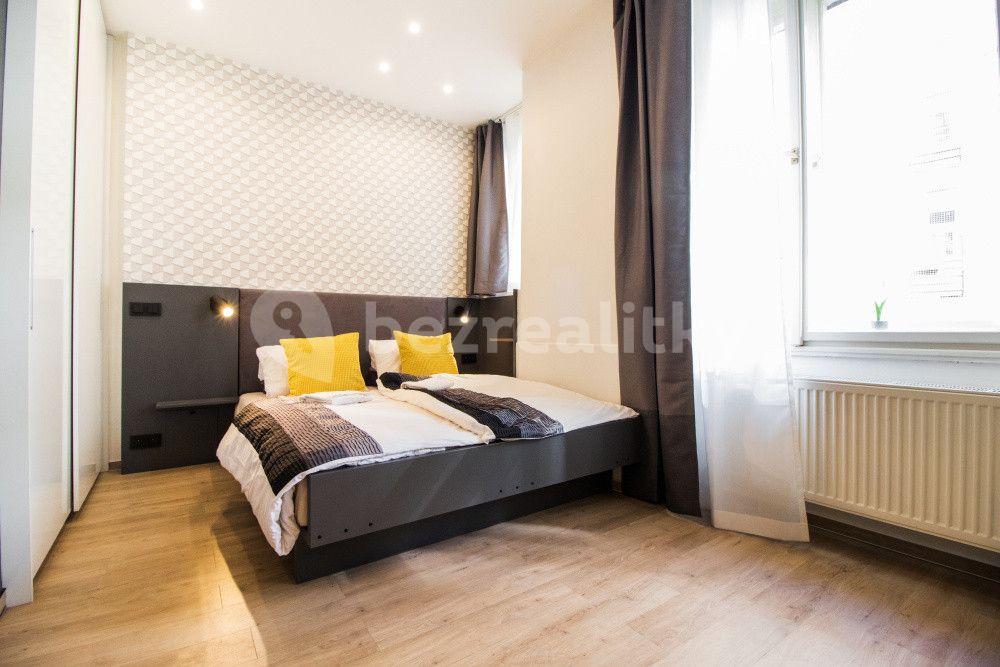 Pronájem bytu 1+kk 40 m², Rybná, Praha, Praha