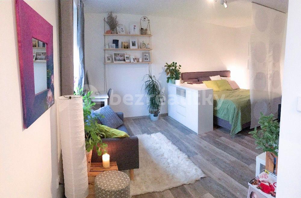 Pronájem bytu 1+kk 28 m², Kašparova, Pardubice, Pardubický kraj