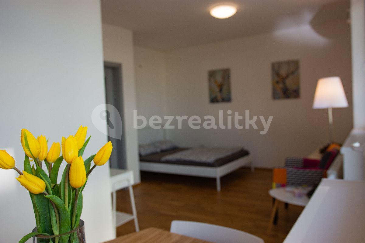 Pronájem bytu 1+kk 39 m², Pod Stolovou Horou, Praha, Praha