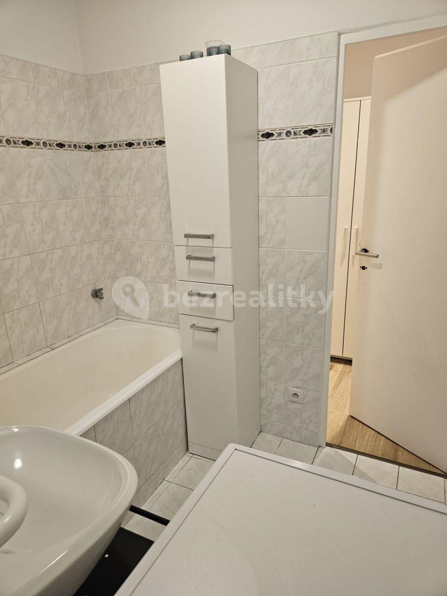 Pronájem bytu 2+1 55 m², Komárnická, Ružinov, Bratislavský kraj