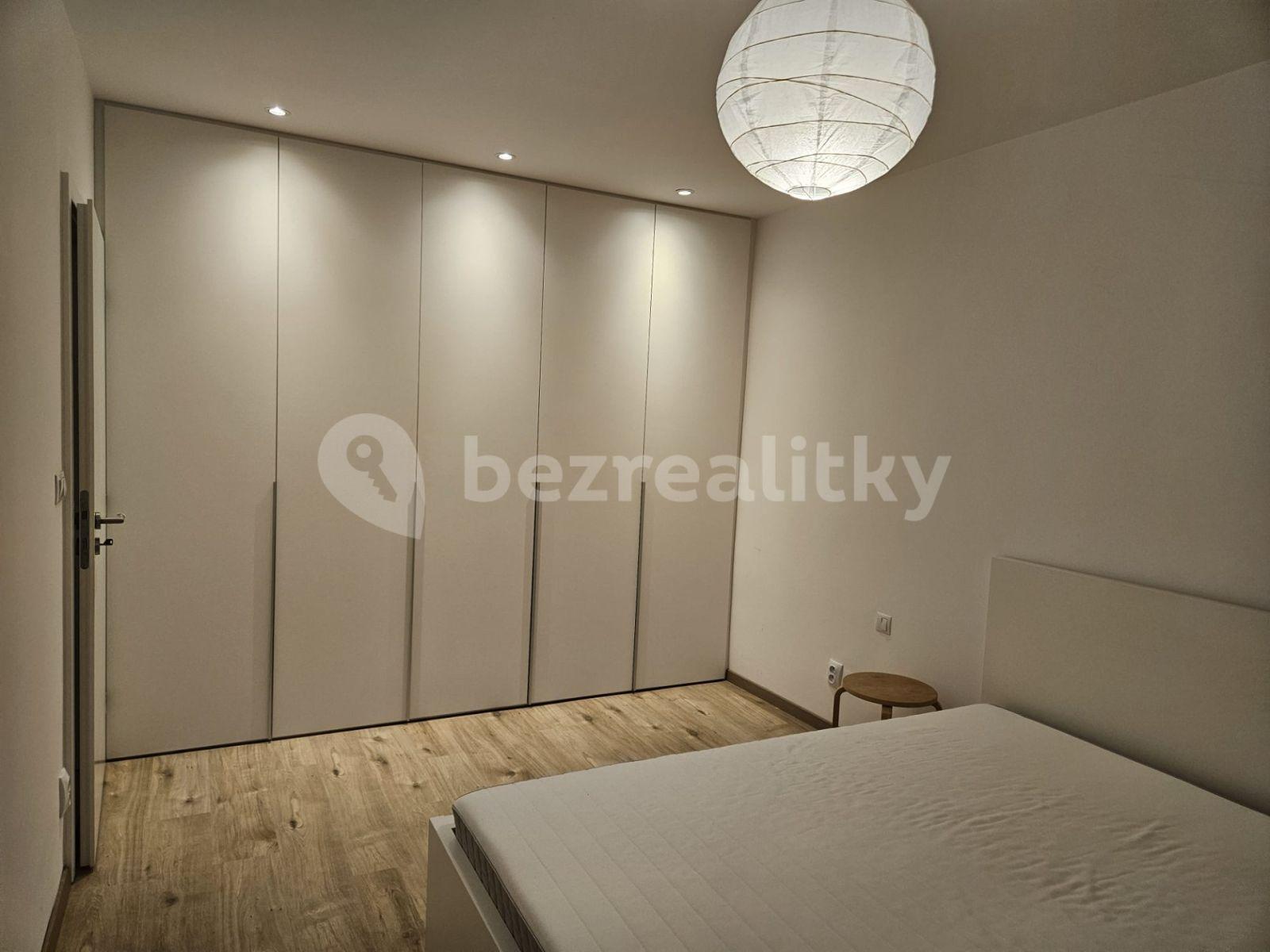 Pronájem bytu 2+1 55 m², Komárnická, Ružinov, Bratislavský kraj