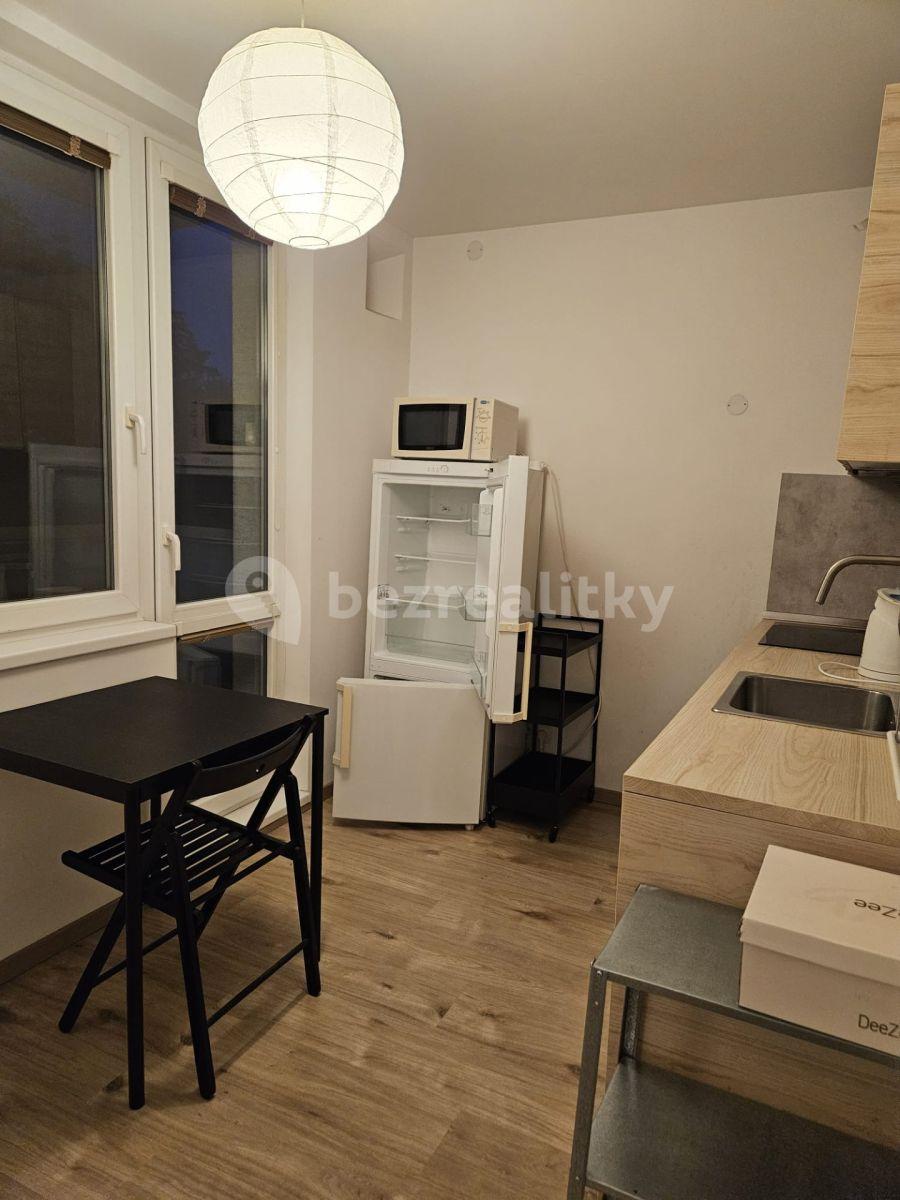 Pronájem bytu 2+1 55 m², Komárnická, Ružinov, Bratislavský kraj