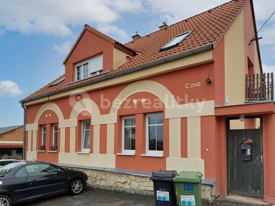 Pronájem bytu 2+kk 40 m², V háji, Hřebeč, Středočeský kraj