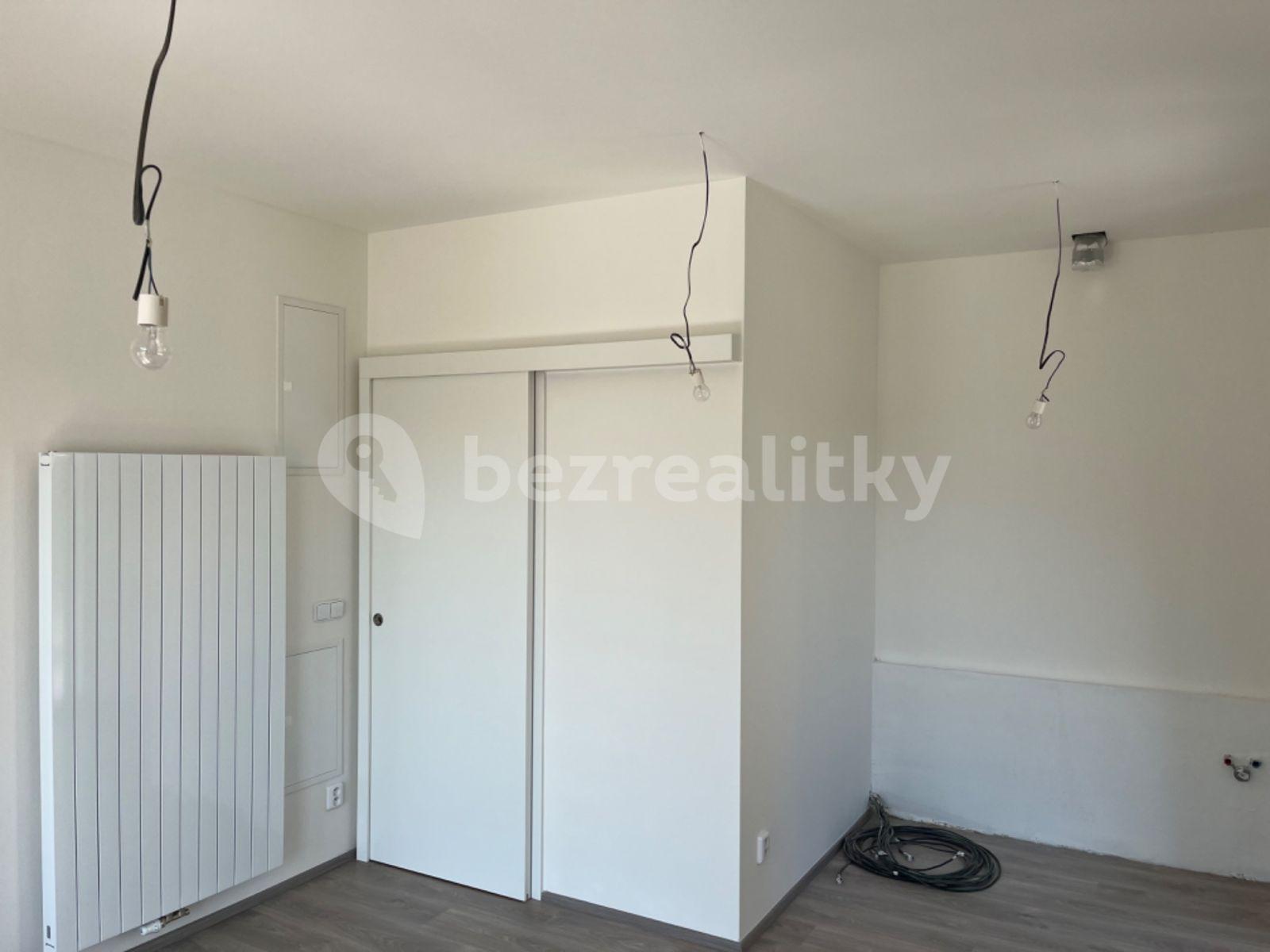 Pronájem bytu 1+kk 25 m², U benaru, Slaný, Středočeský kraj