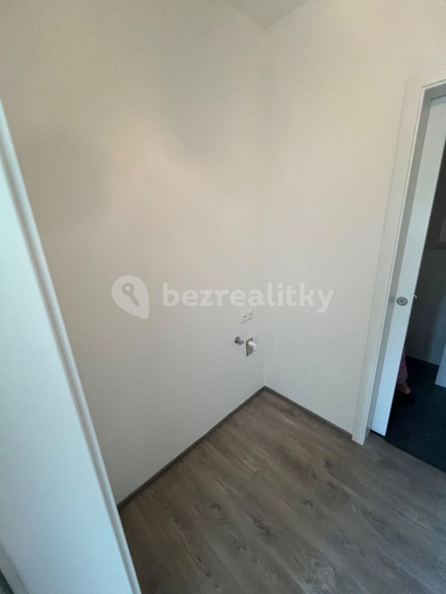 Pronájem bytu 1+kk 25 m², U benaru, Slaný, Středočeský kraj