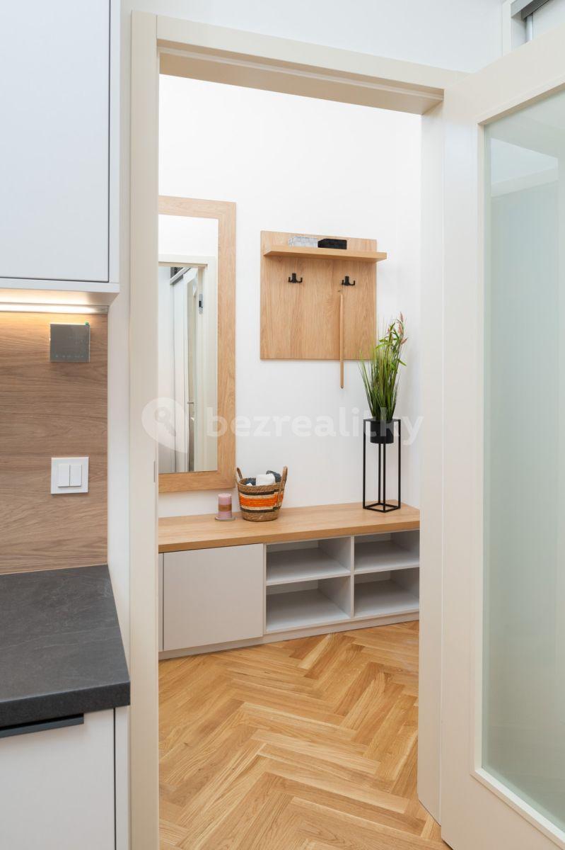 Prodej bytu 1+kk 30 m², Na Výšinách, Praha, Praha