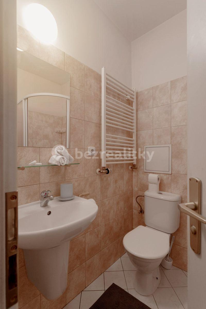 Pronájem bytu 1+kk 28 m², Kozácká, Praha, Praha