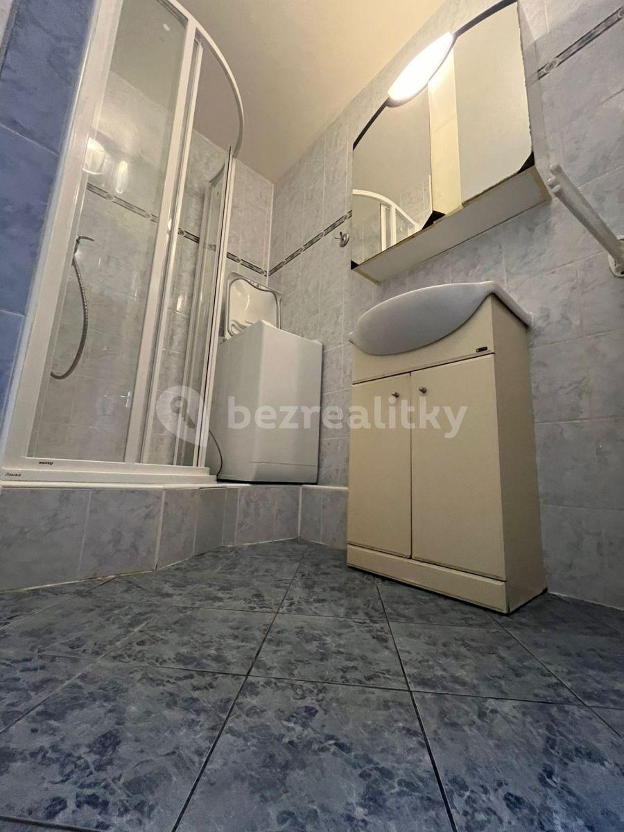 Pronájem bytu 1+kk 30 m², Matúškova, Praha, Praha