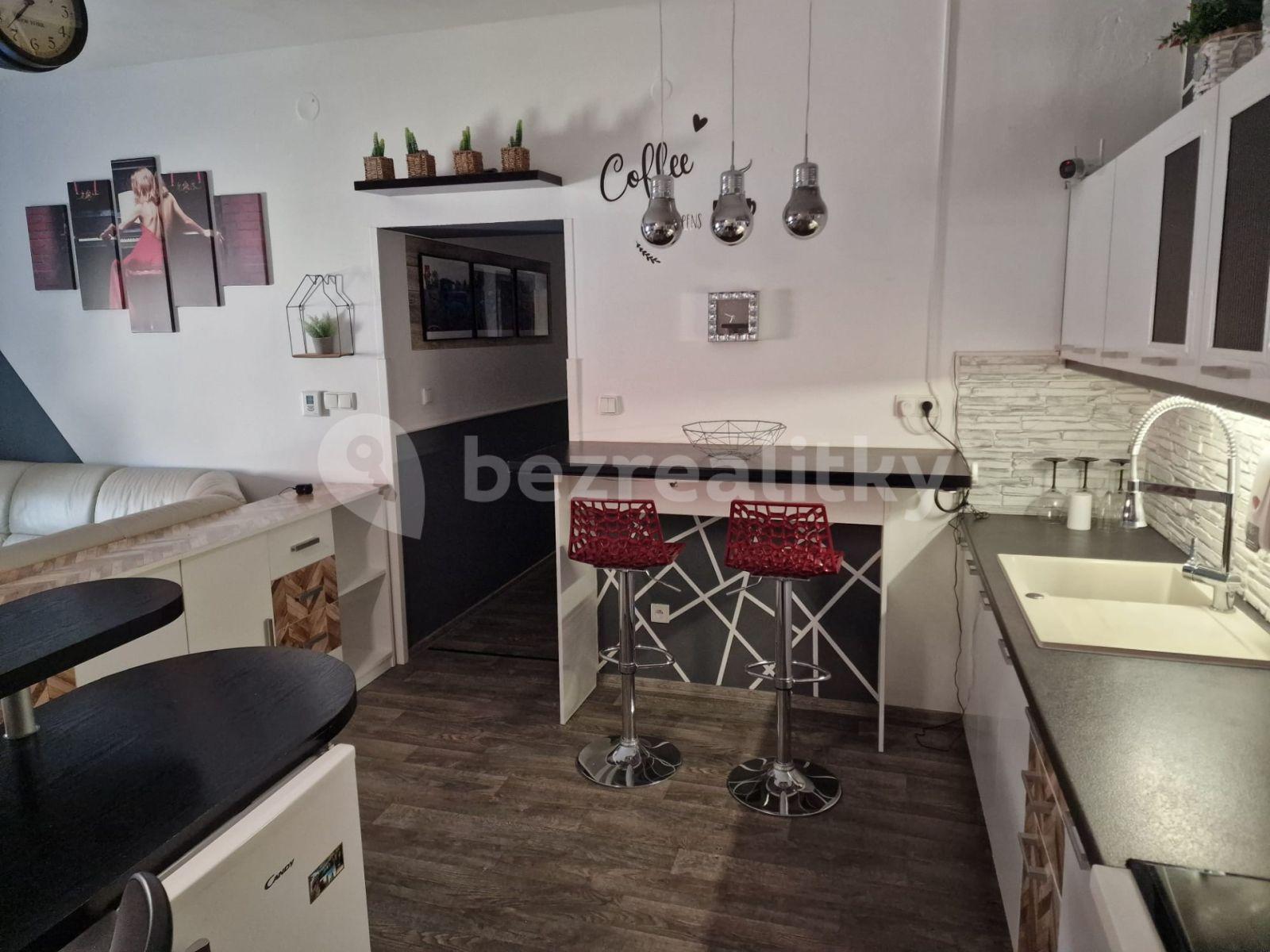 Pronájem bytu 3+kk 75 m², Dolní Dobrouč, Pardubický kraj