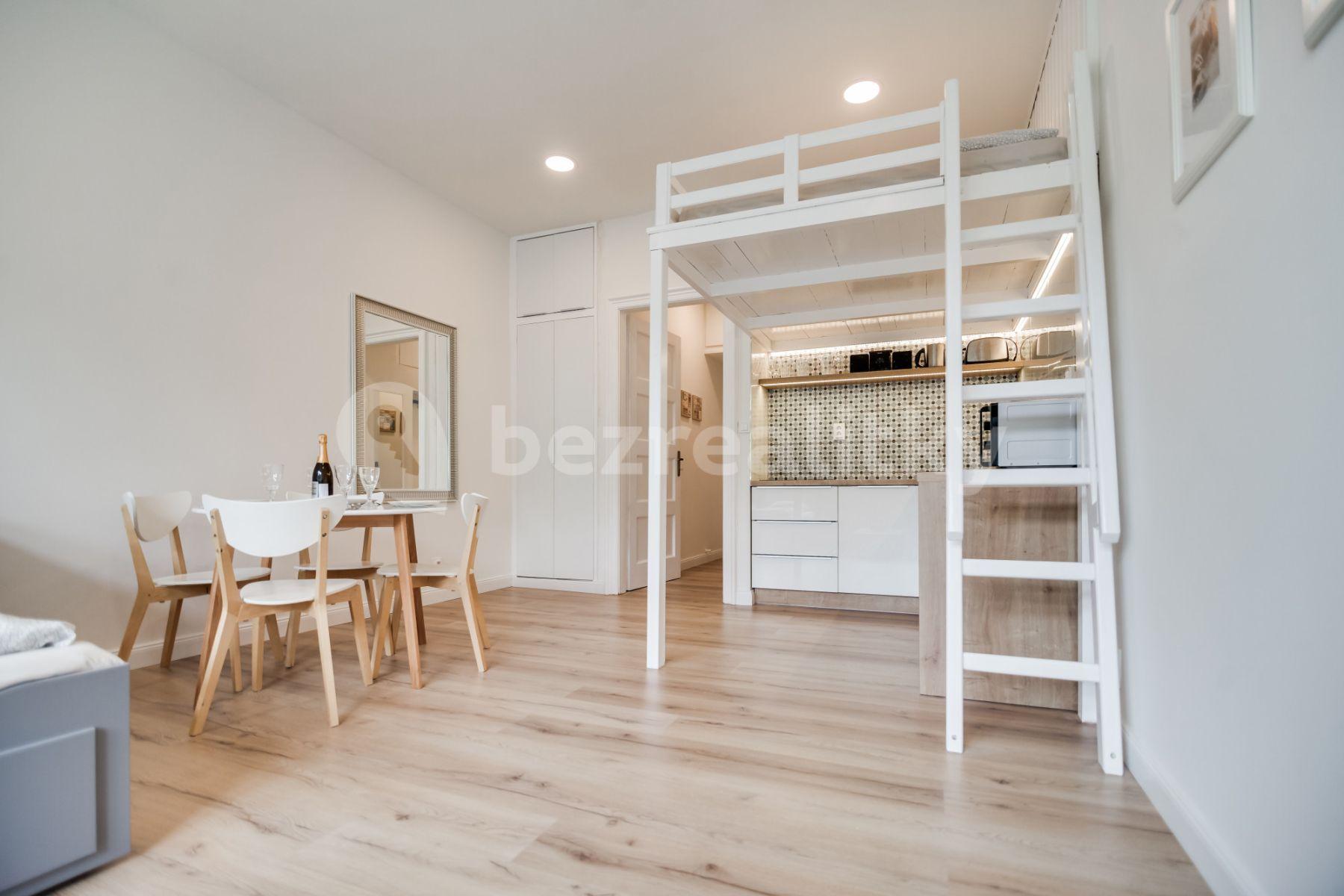 Pronájem bytu 1+kk 33 m², Újezd, Praha, Praha