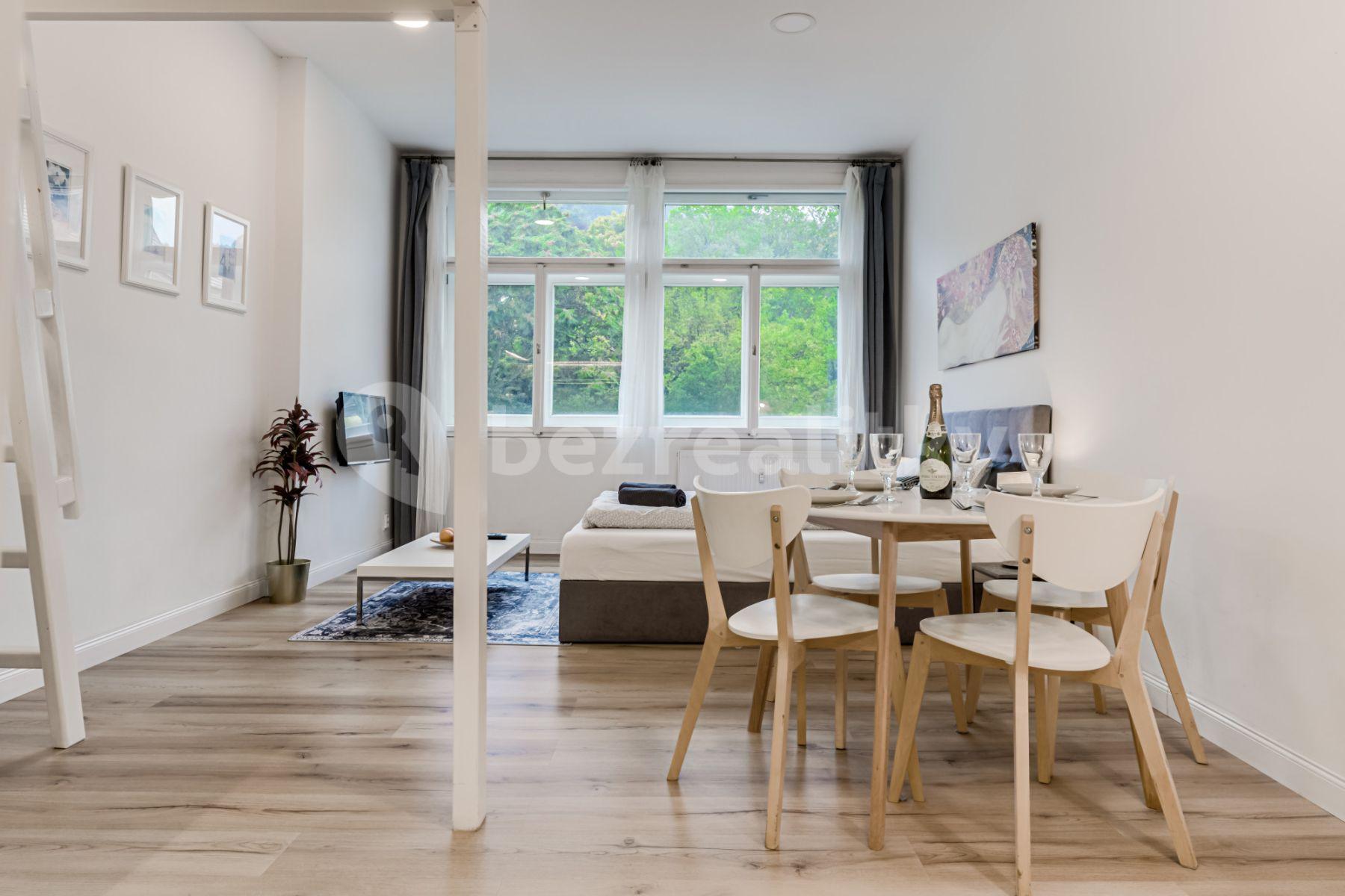 Pronájem bytu 1+kk 33 m², Újezd, Praha, Praha